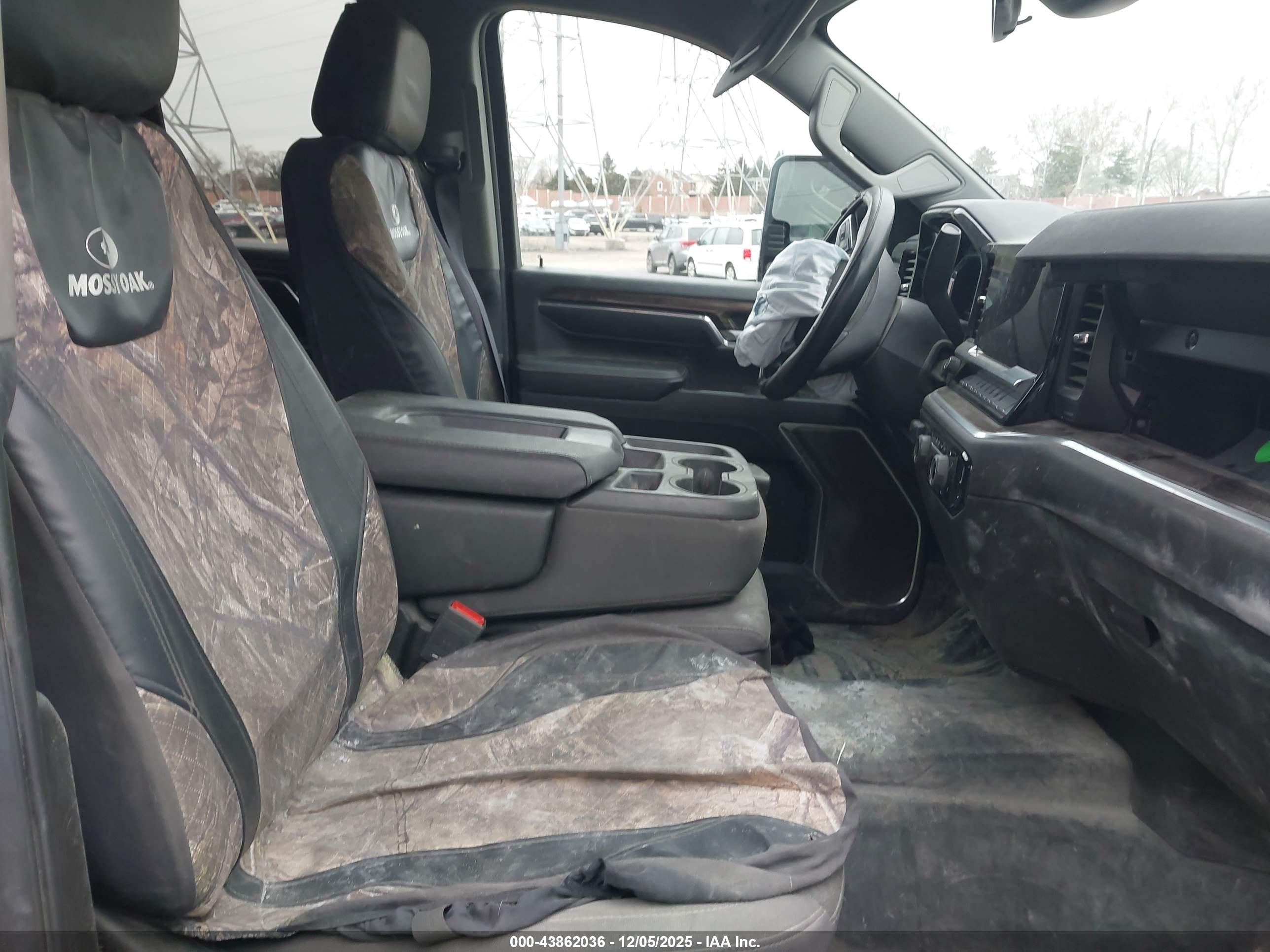 CHEVROLET SILVERADO image 5