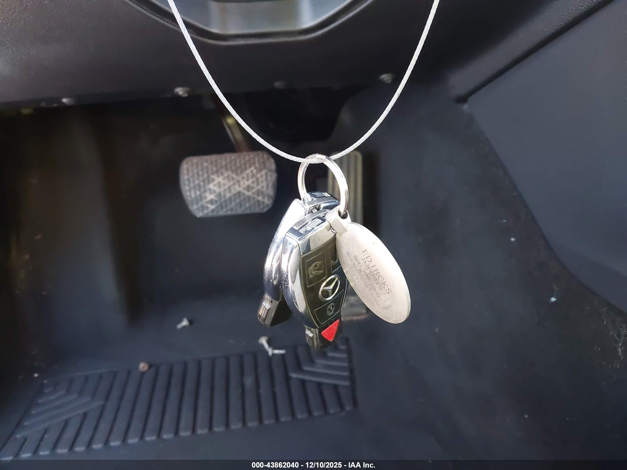 MERCEDES-BENZ E image 11