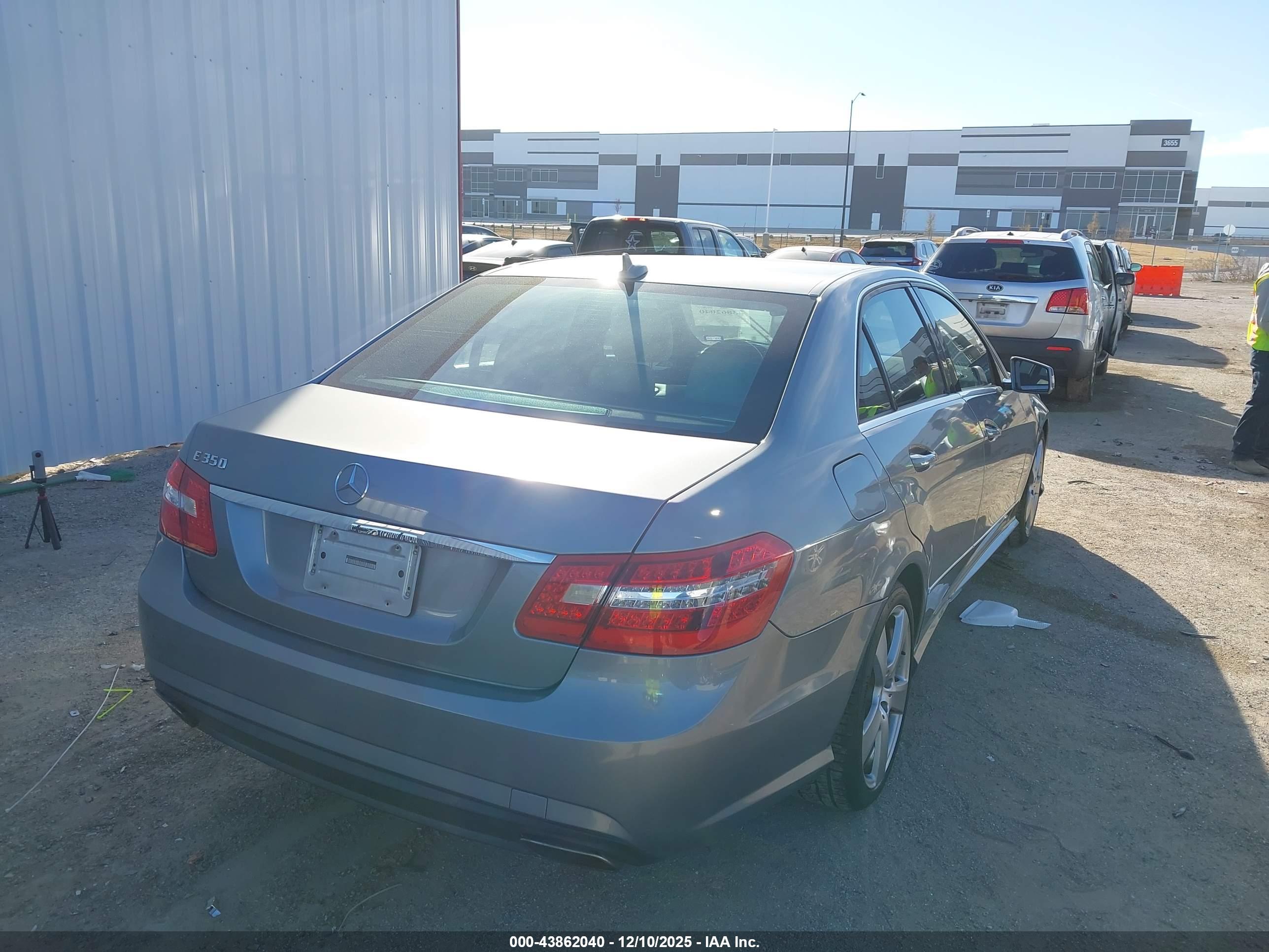 MERCEDES-BENZ E image 4