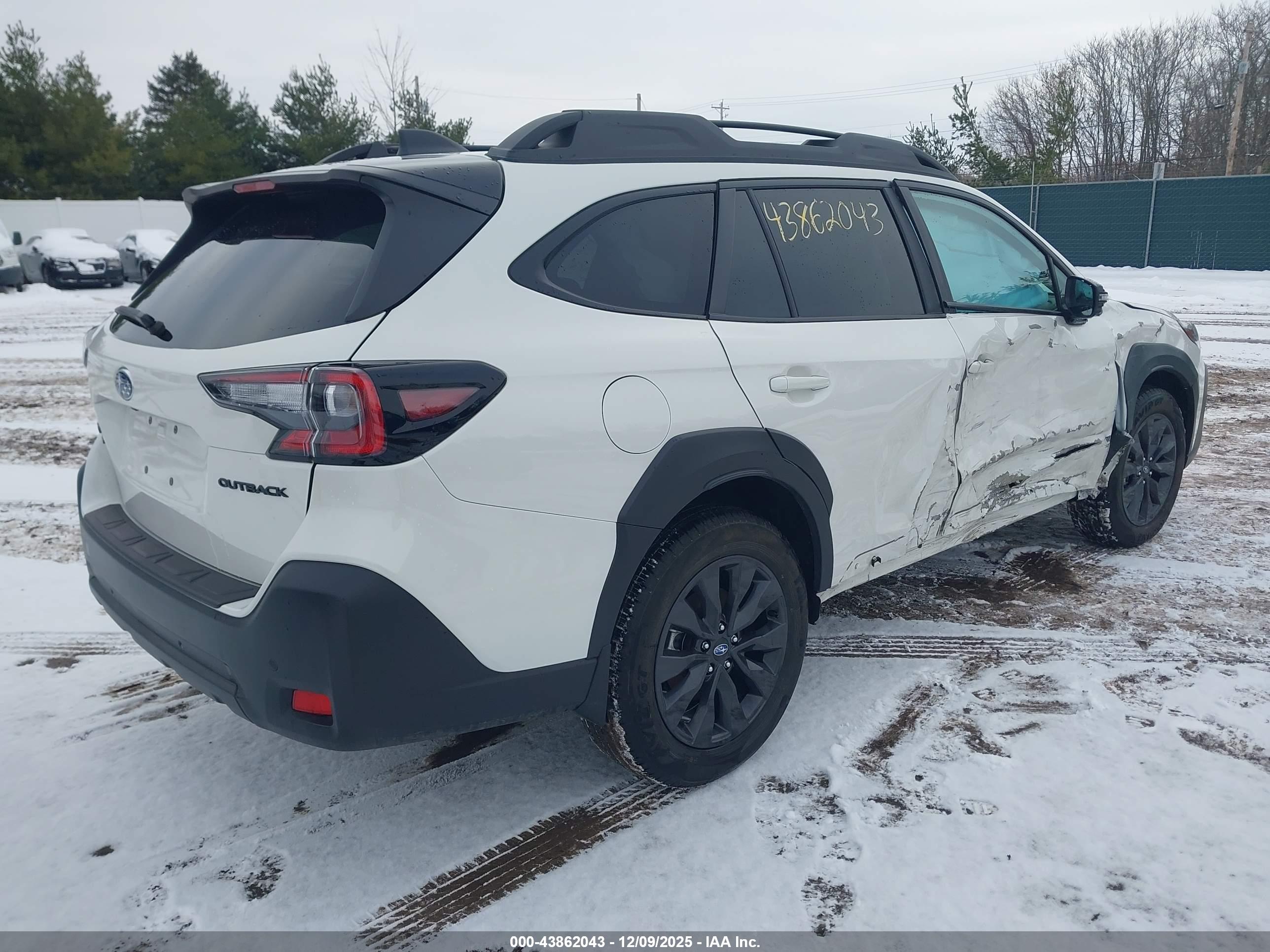 SUBARU OUTBACK image 4