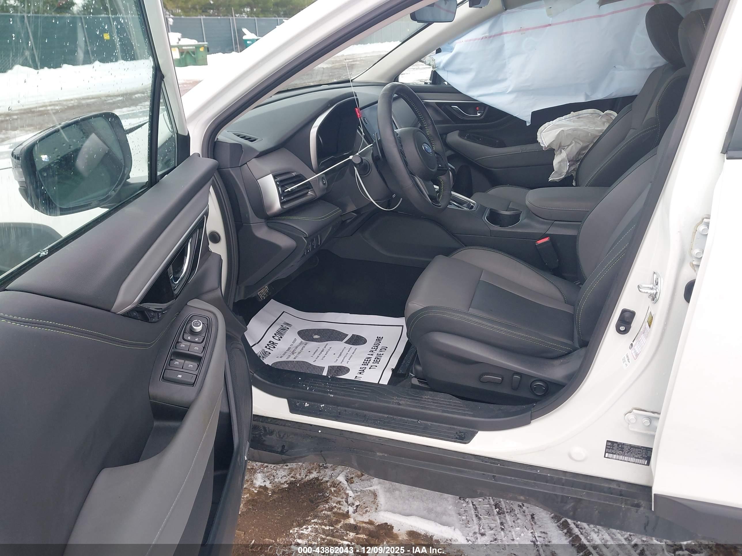 SUBARU OUTBACK image 5