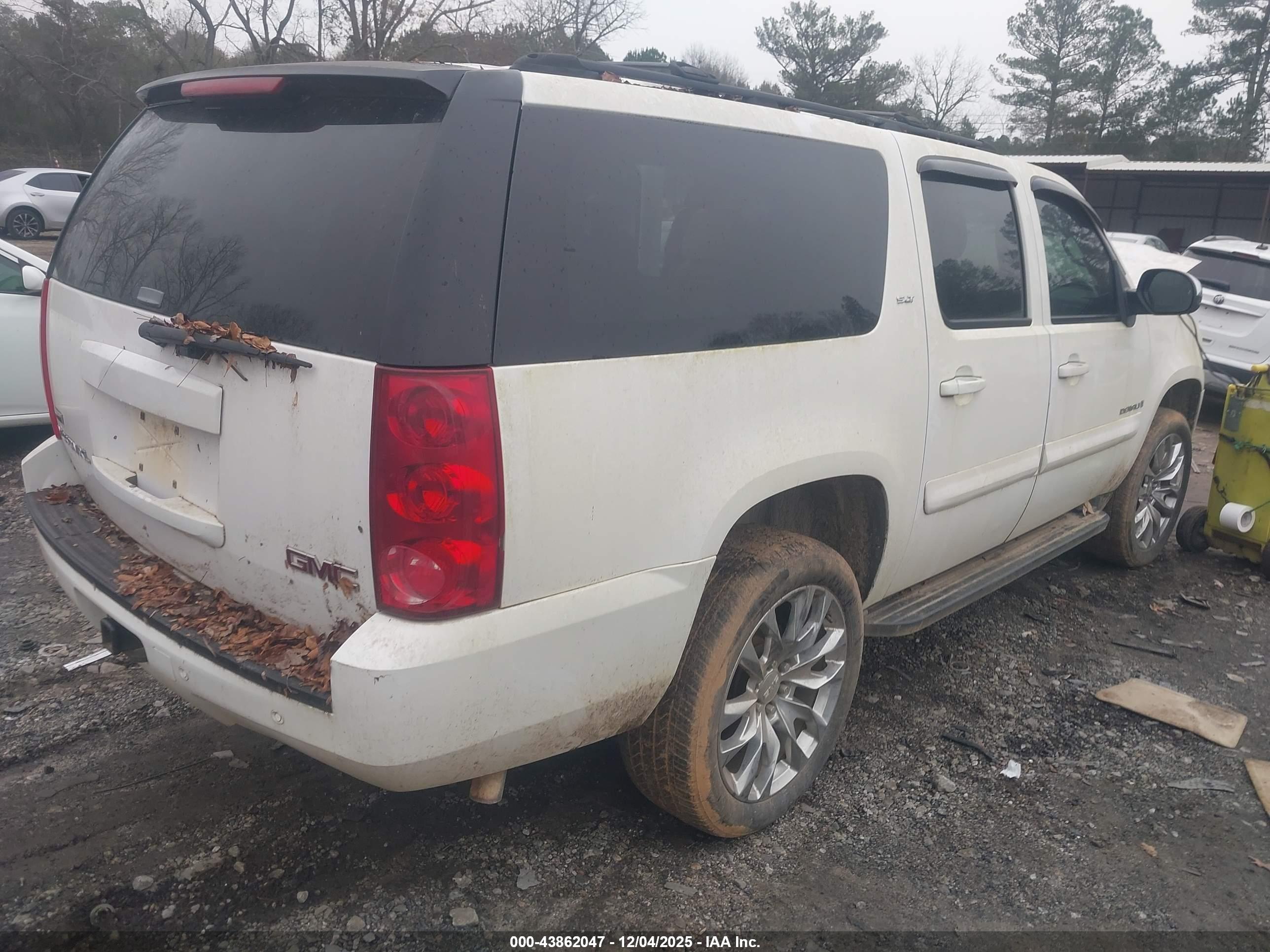 GMC YUKON image 4