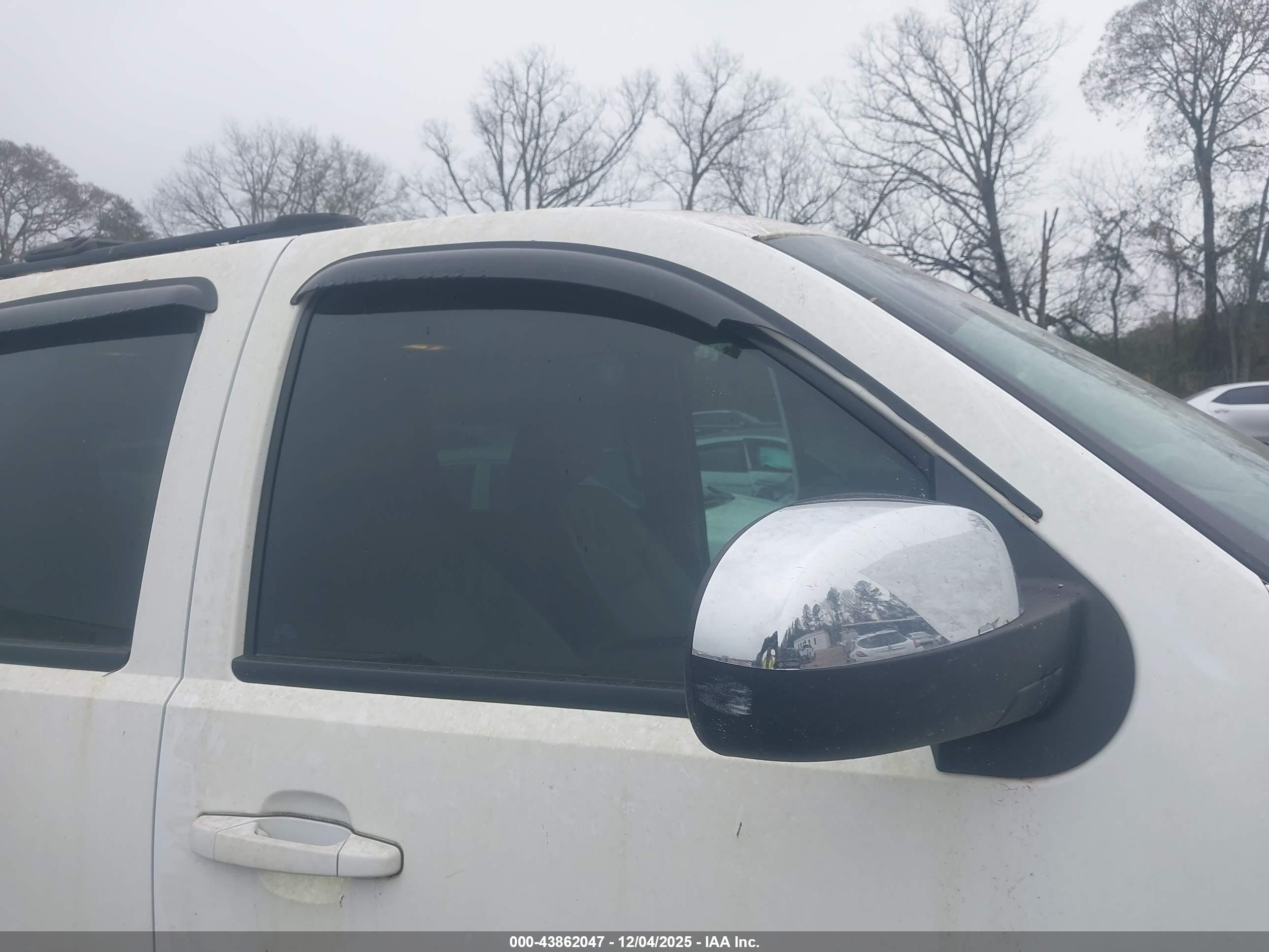 GMC YUKON image 6