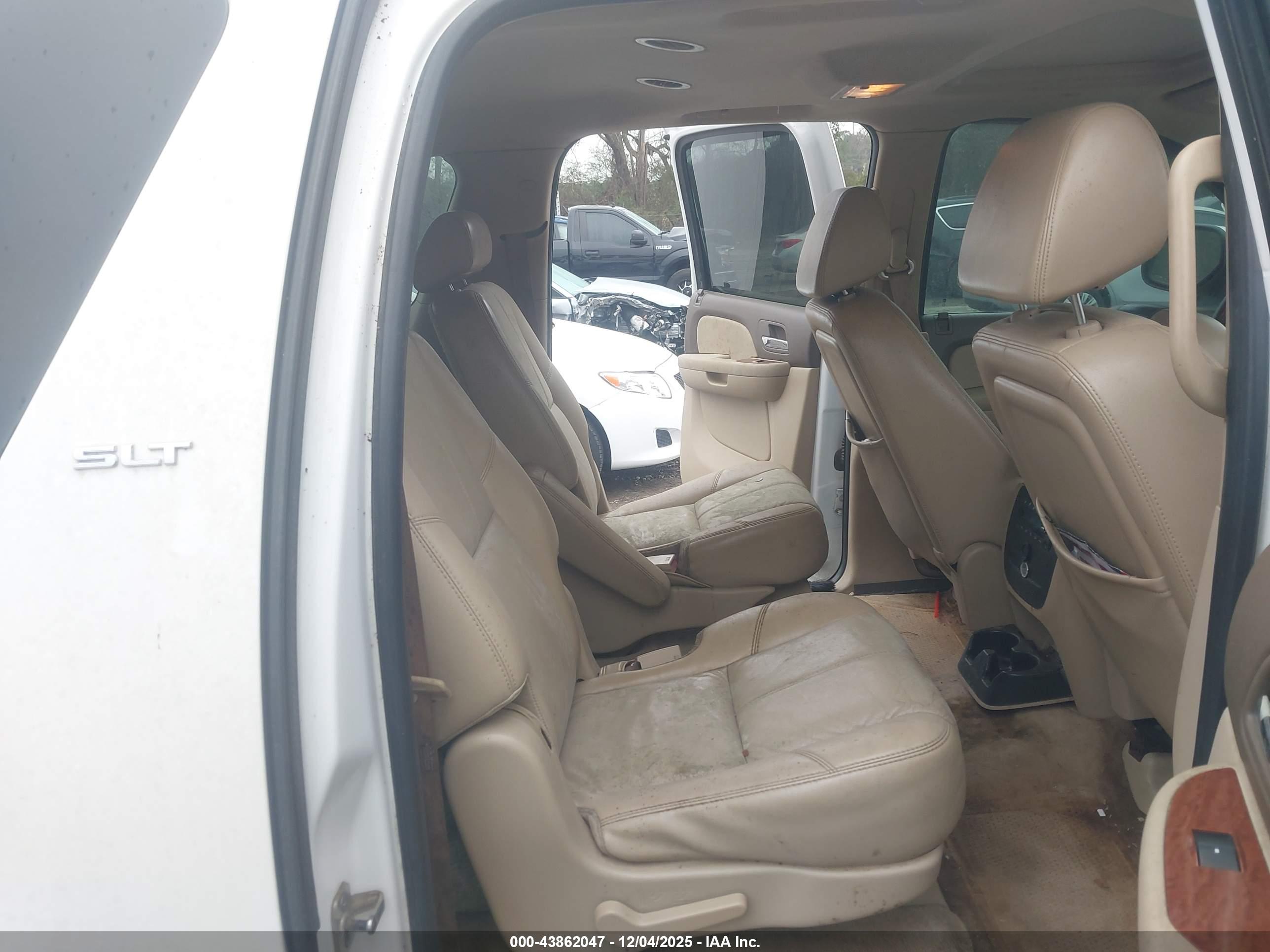 GMC YUKON image 8