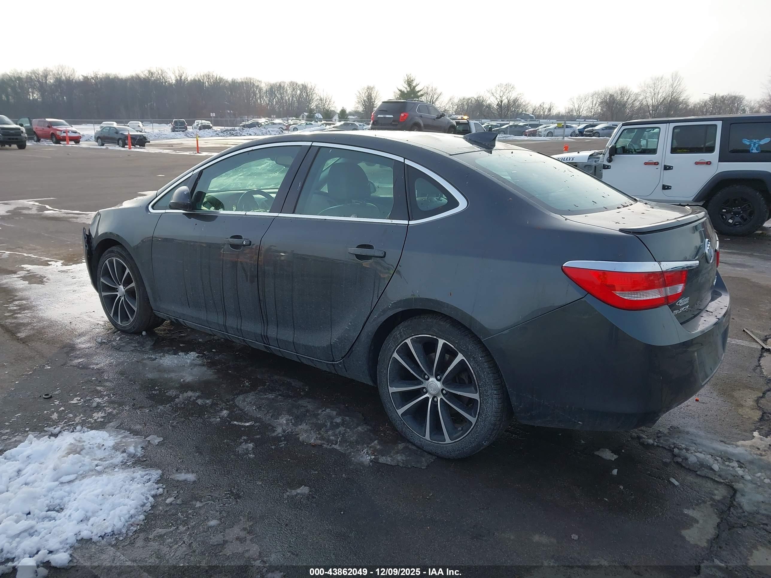 BUICK VERANO image 3