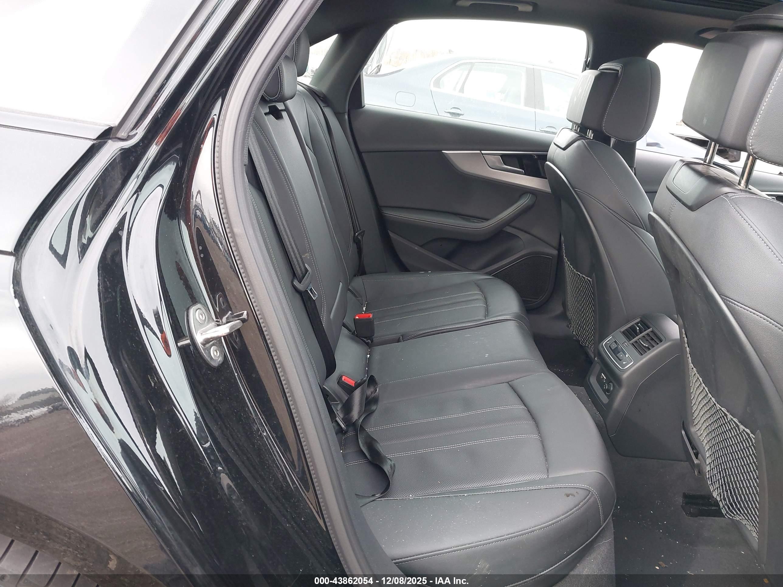 AUDI A4 image 8