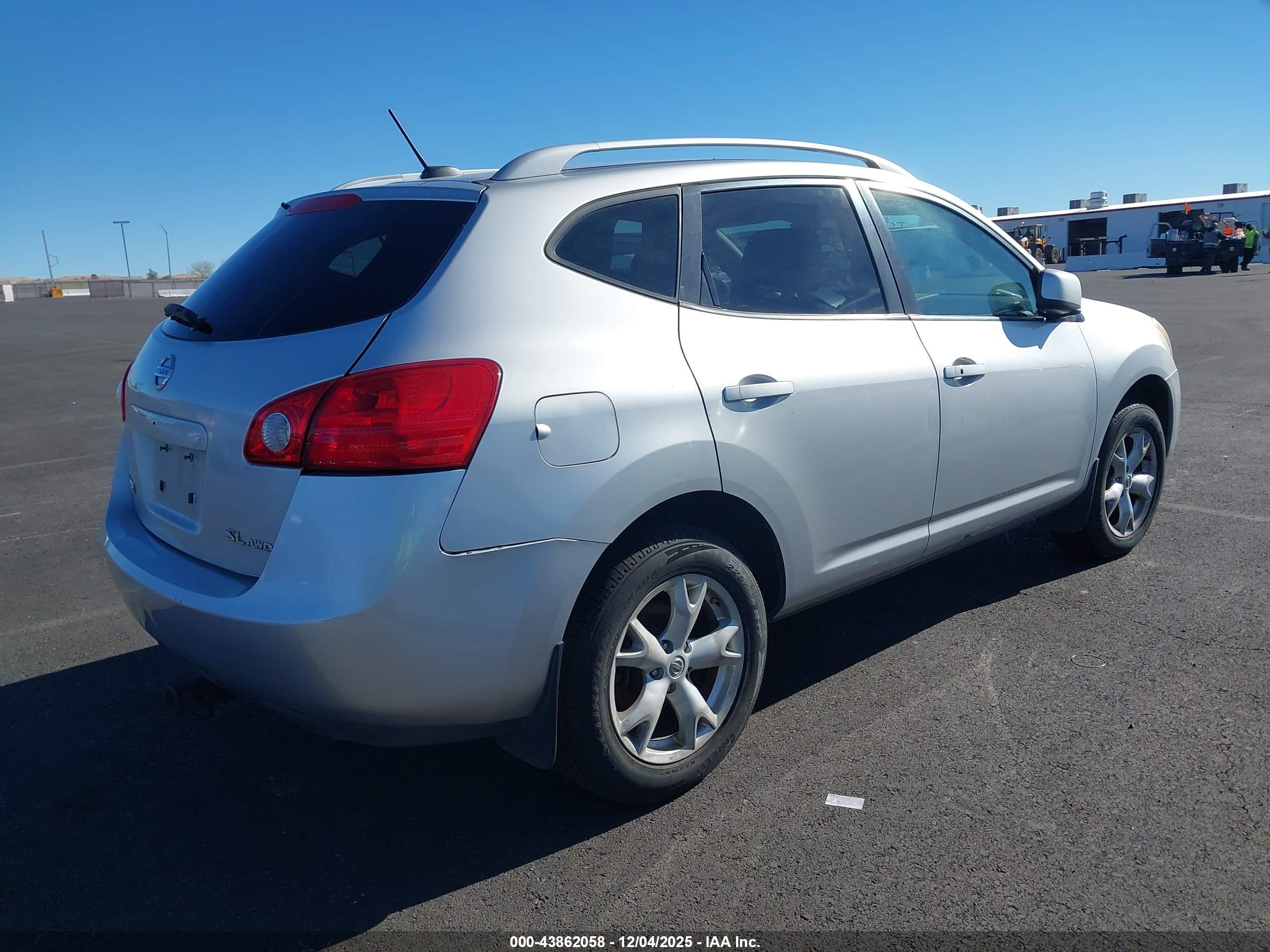NISSAN ROGUE image 4