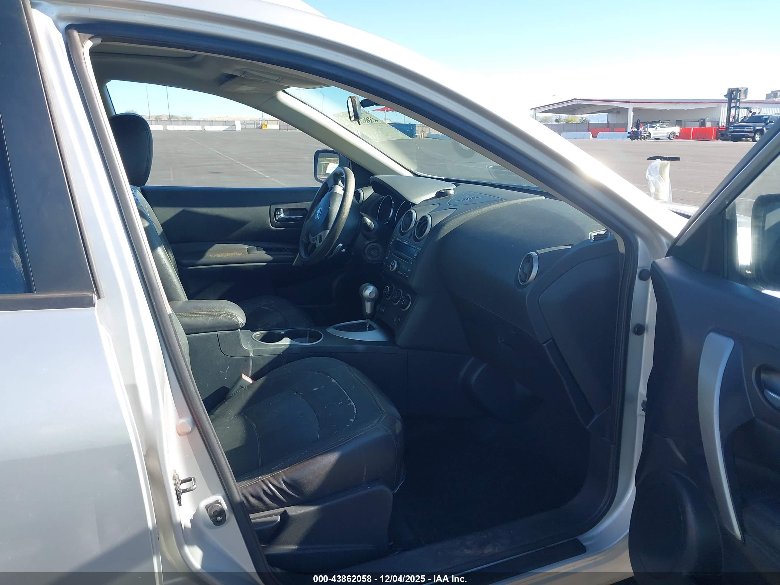 NISSAN ROGUE image 5