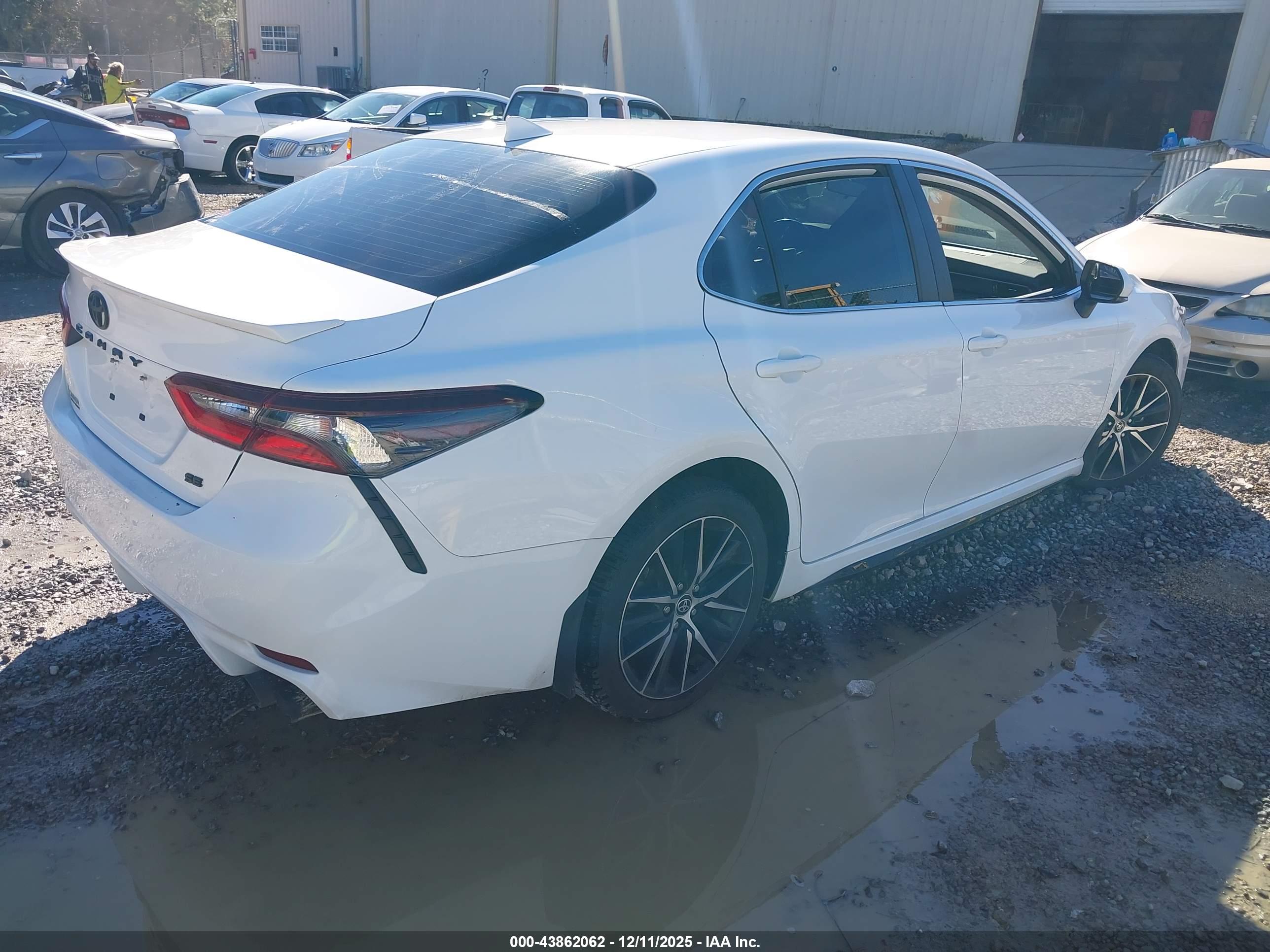 TOYOTA CAMRY image 4