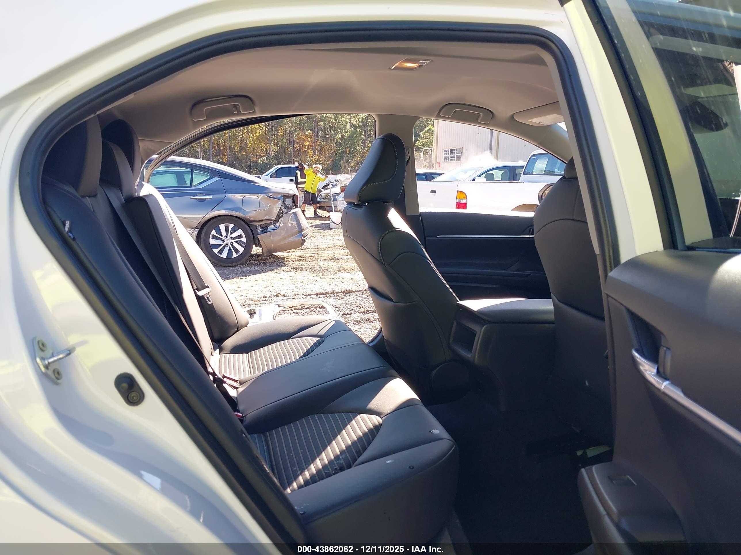 TOYOTA CAMRY image 8