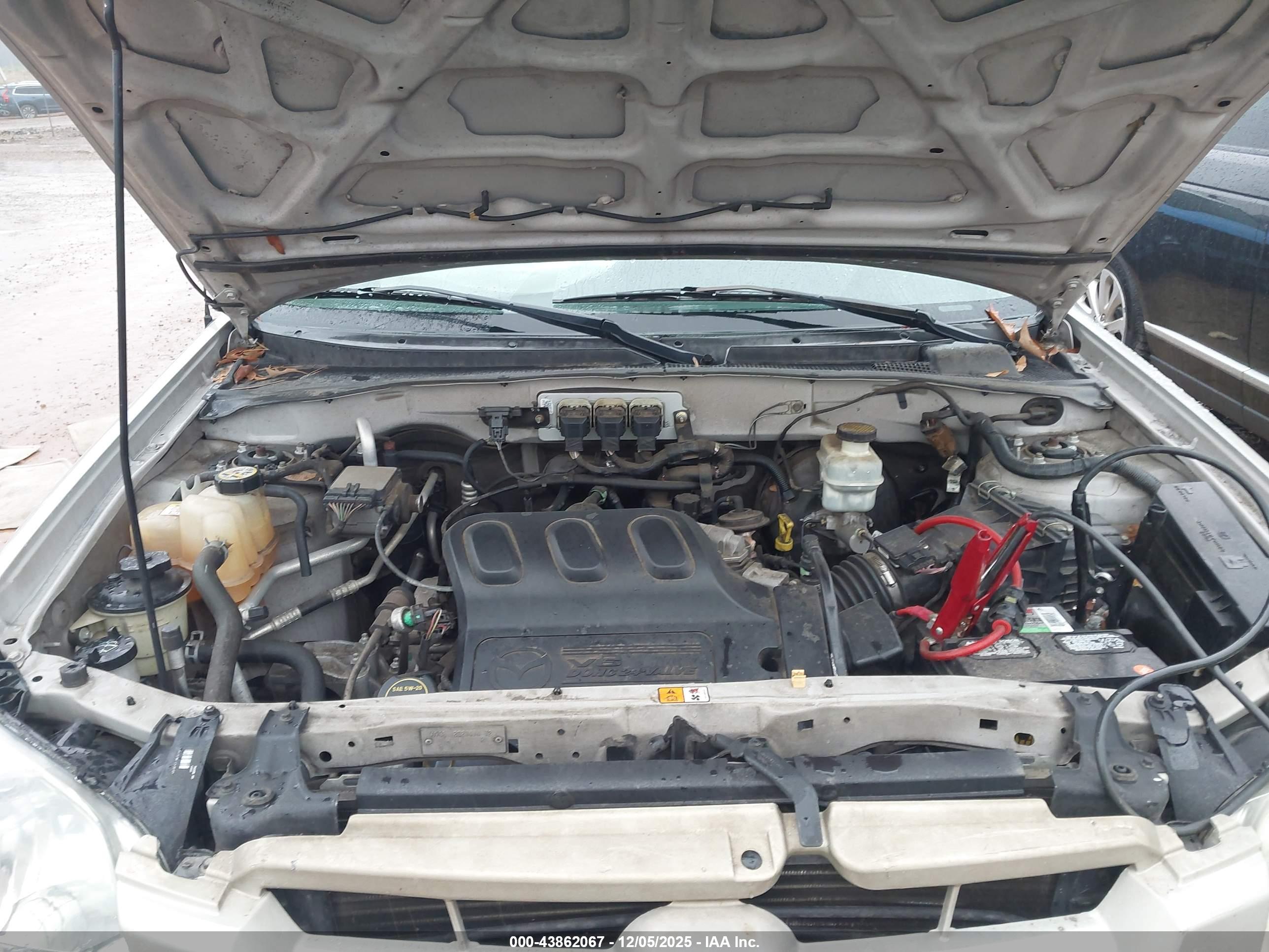 MAZDA TRIBUTE image 10