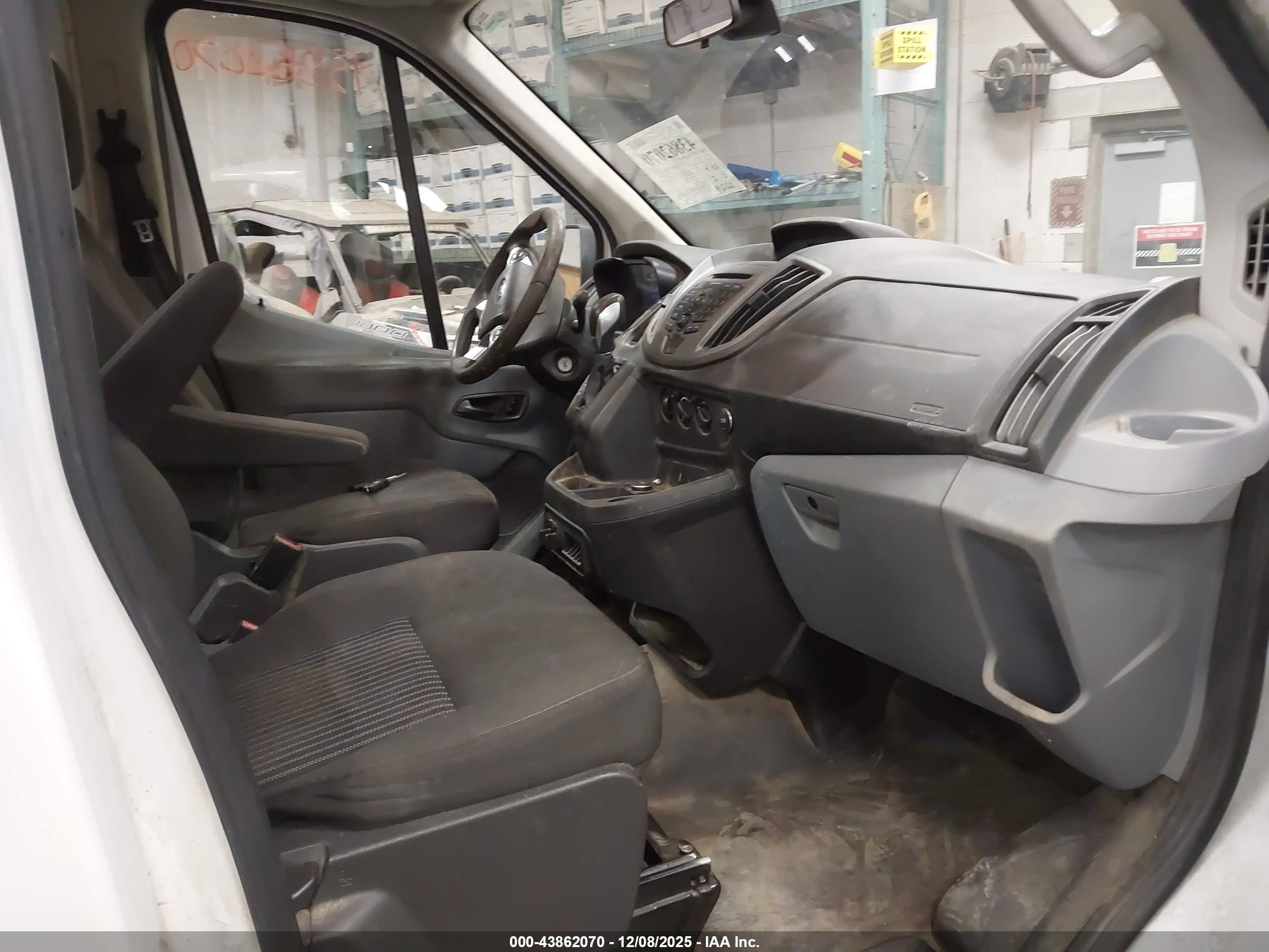FORD TRANSIT-250 image 5