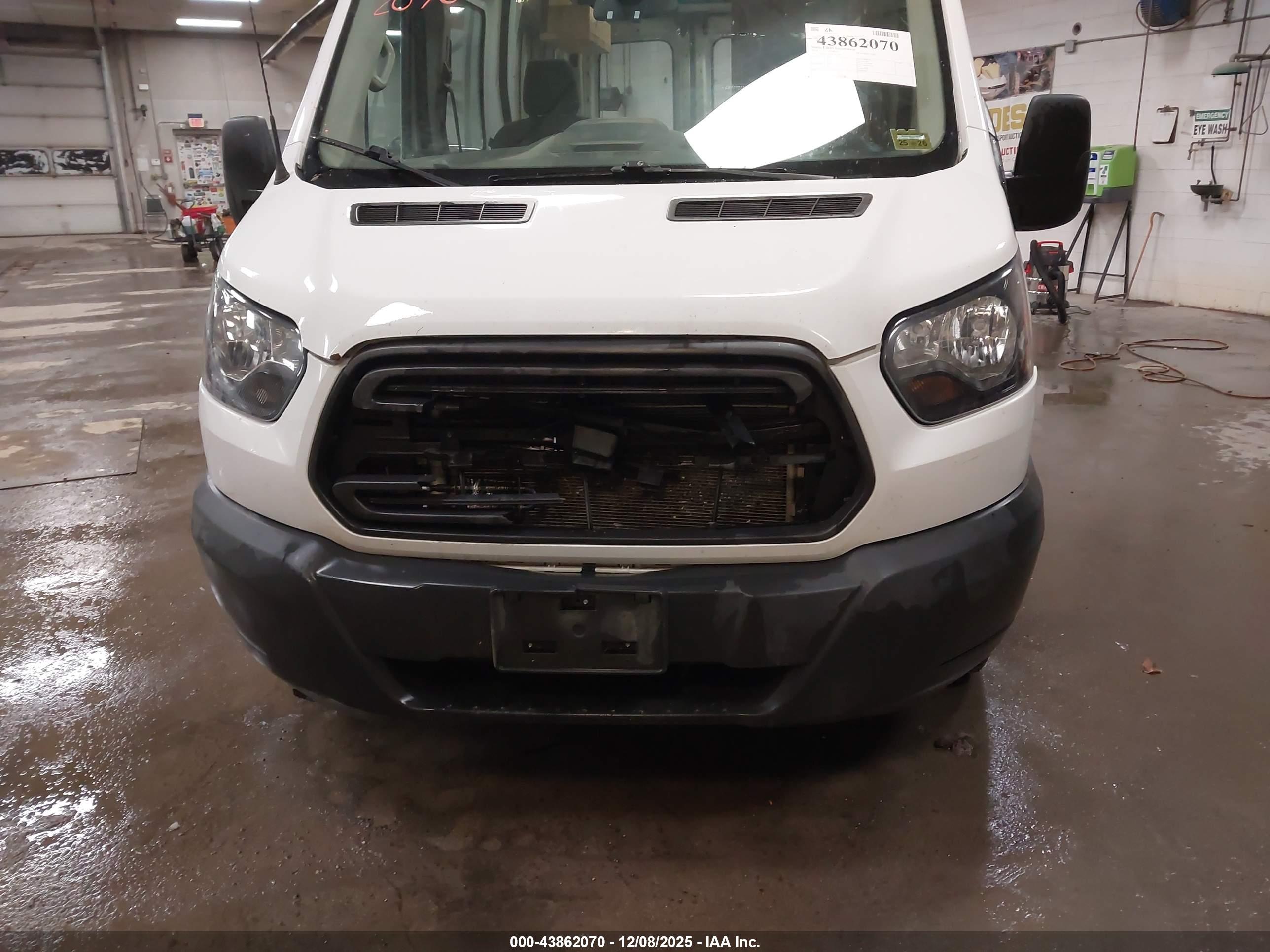 FORD TRANSIT-250 image 6