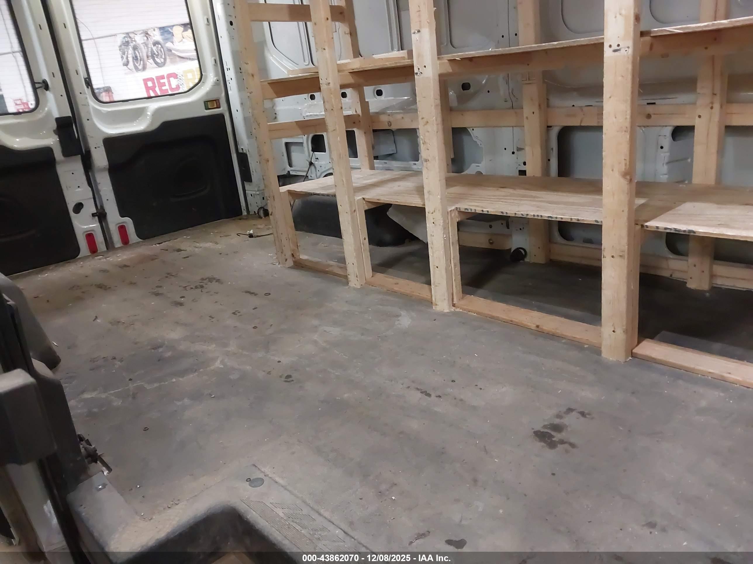 FORD TRANSIT-250 image 8