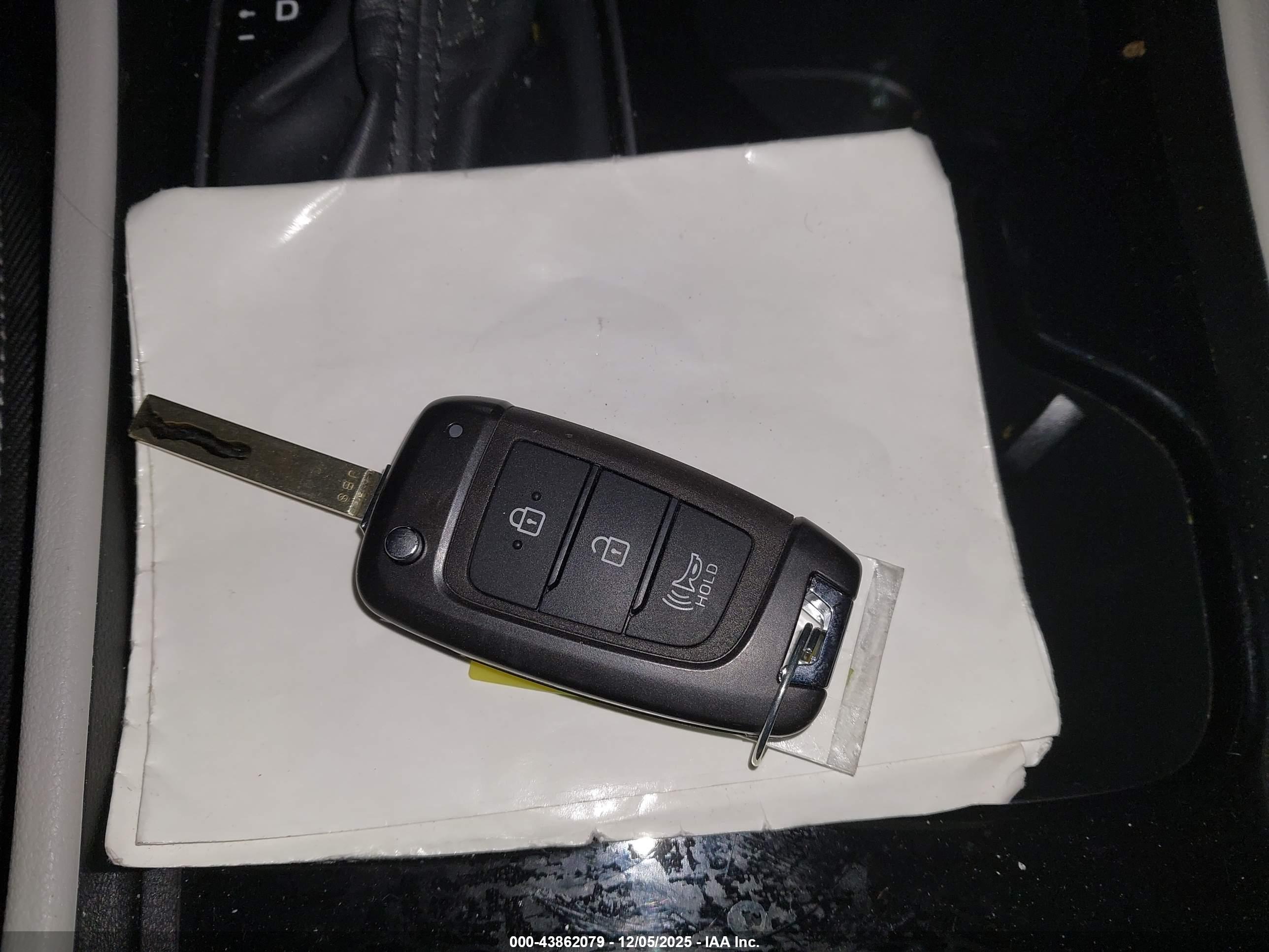 HYUNDAI TUCSON image 11