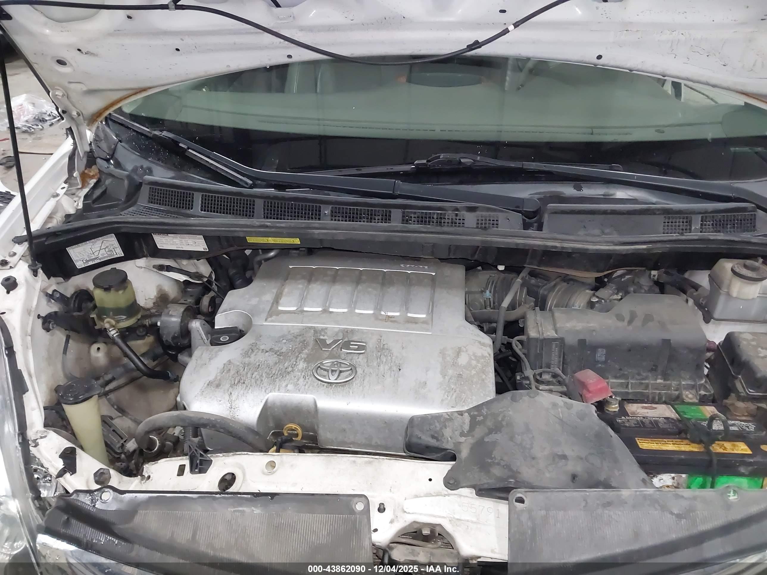 TOYOTA SIENNA image 10