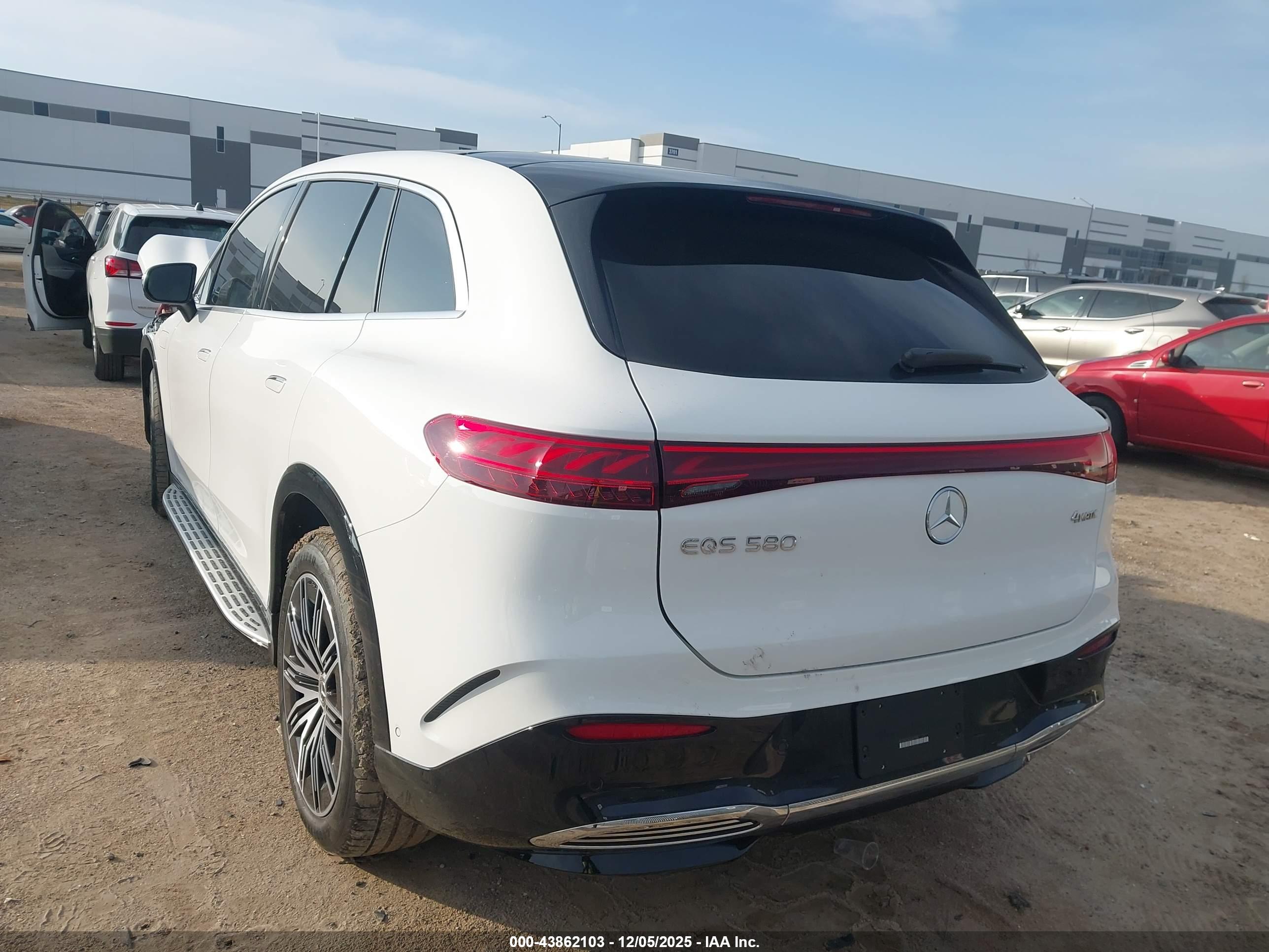 MERCEDES-BENZ EQS image 3