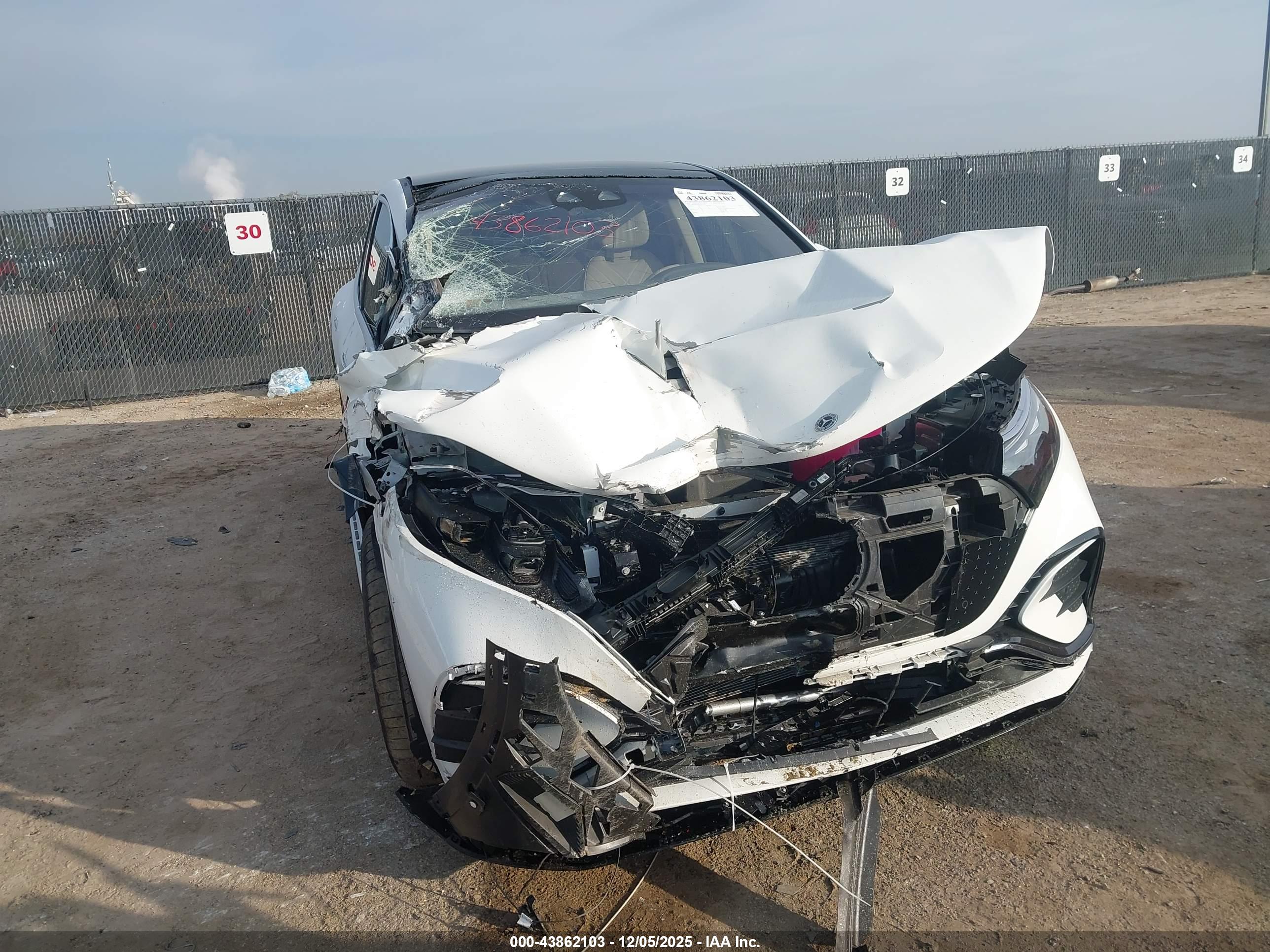 MERCEDES-BENZ EQS image 6