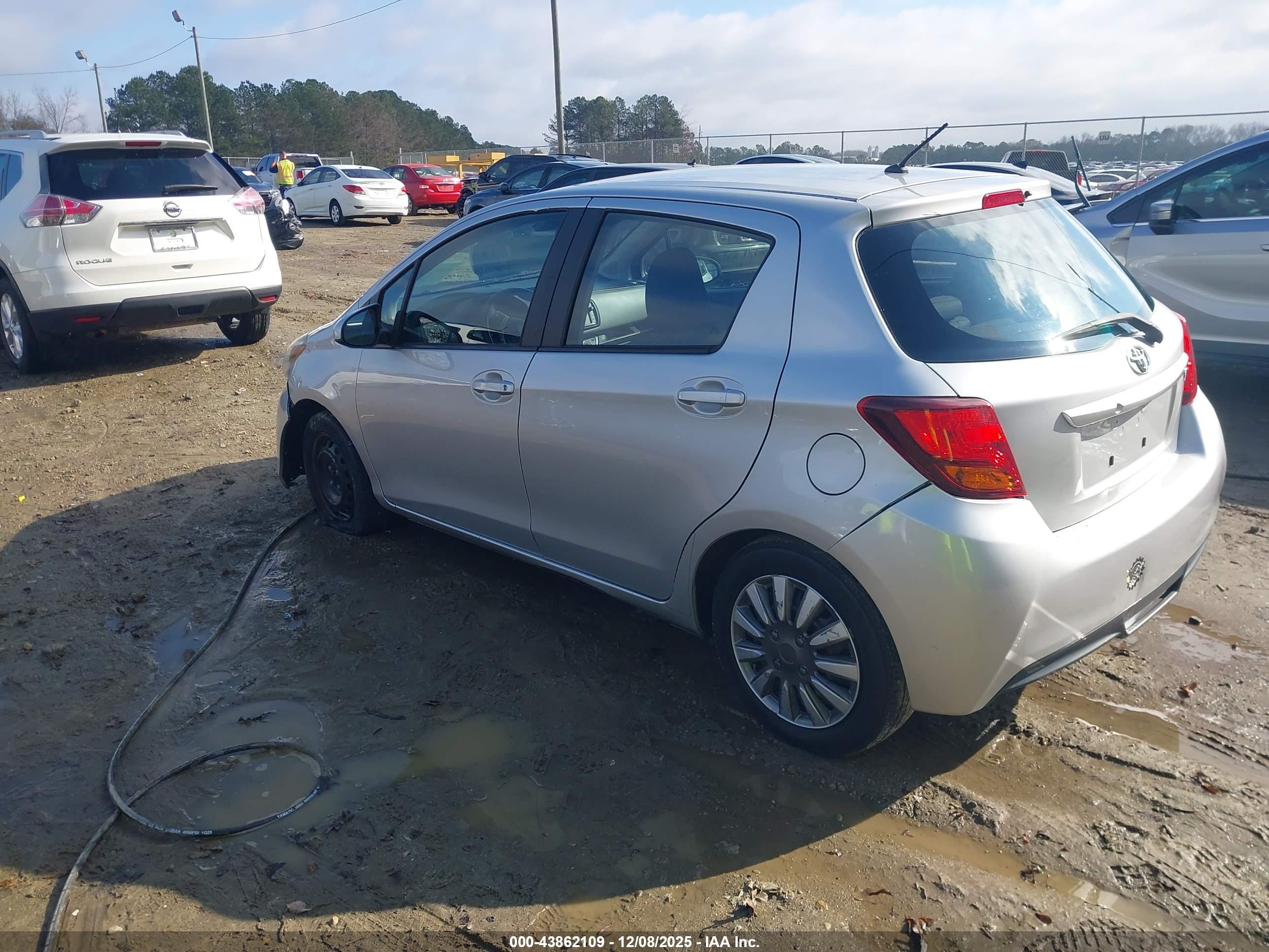 TOYOTA YARIS image 3