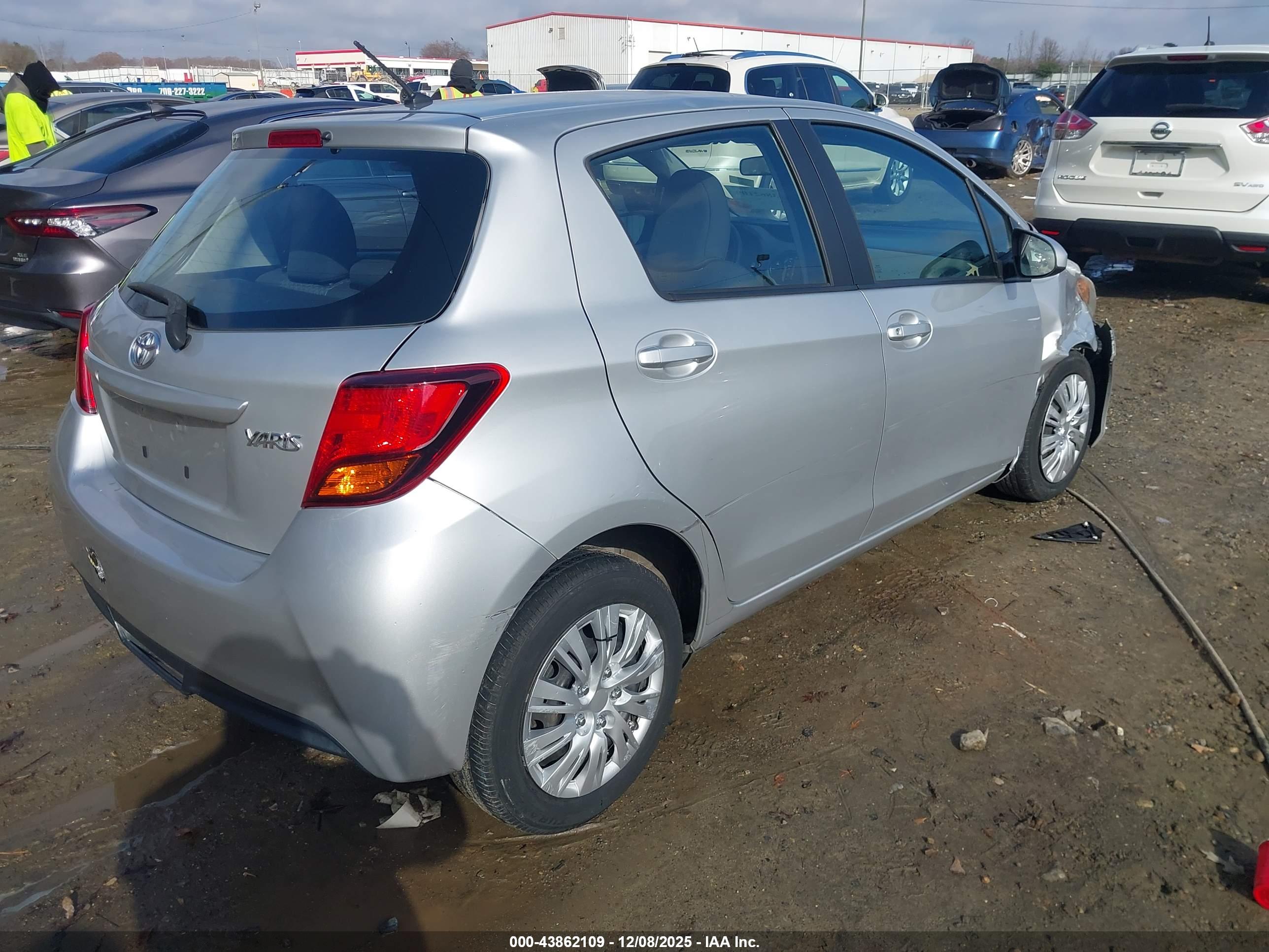 TOYOTA YARIS image 4