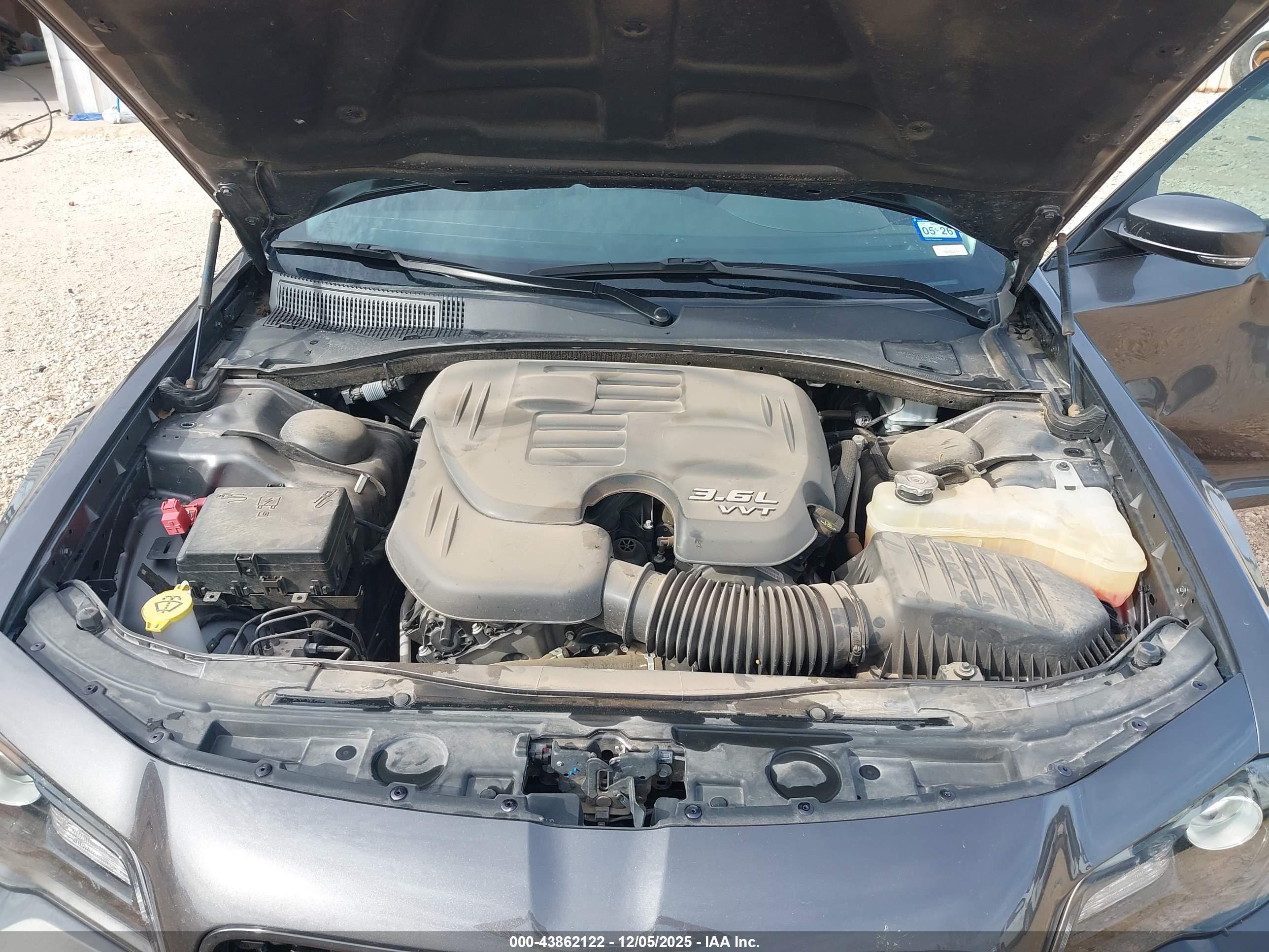 CHRYSLER 300 image 10