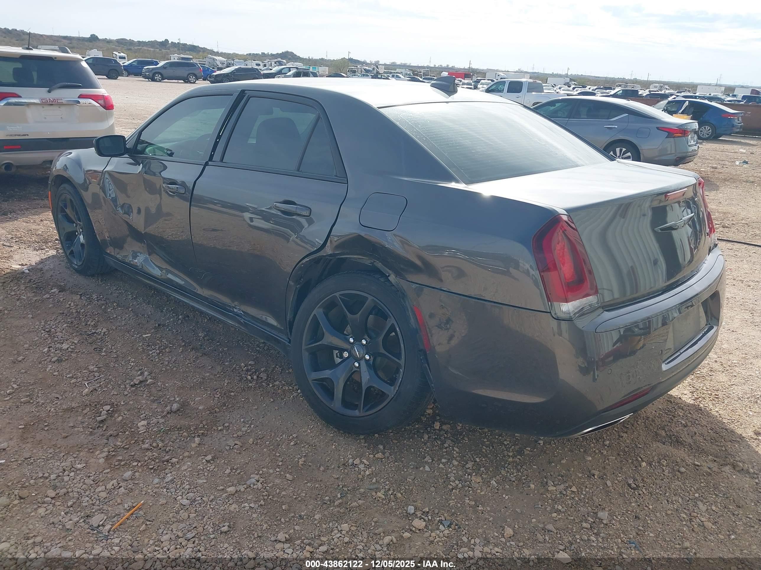 CHRYSLER 300 image 3