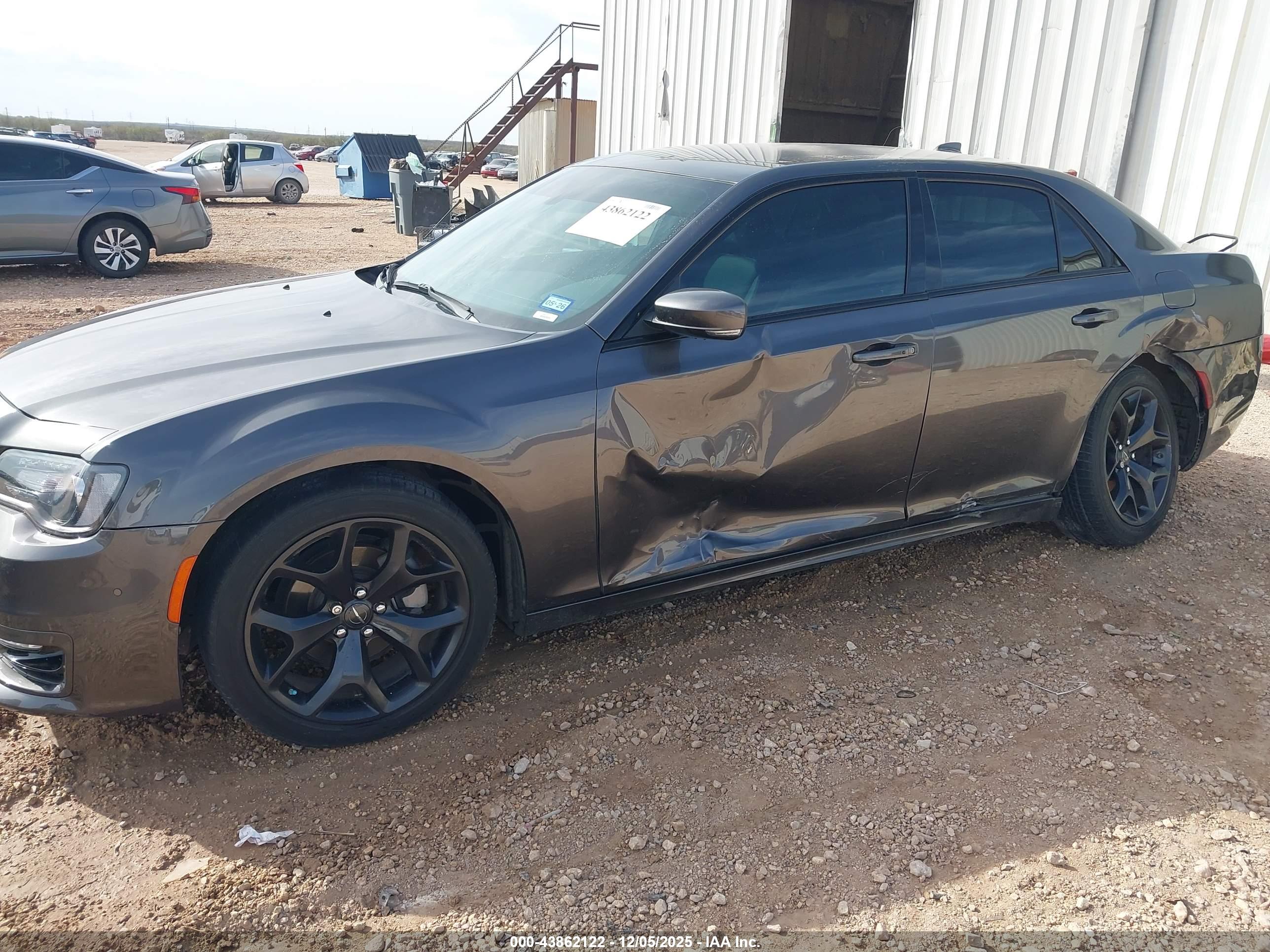 CHRYSLER 300 image 6