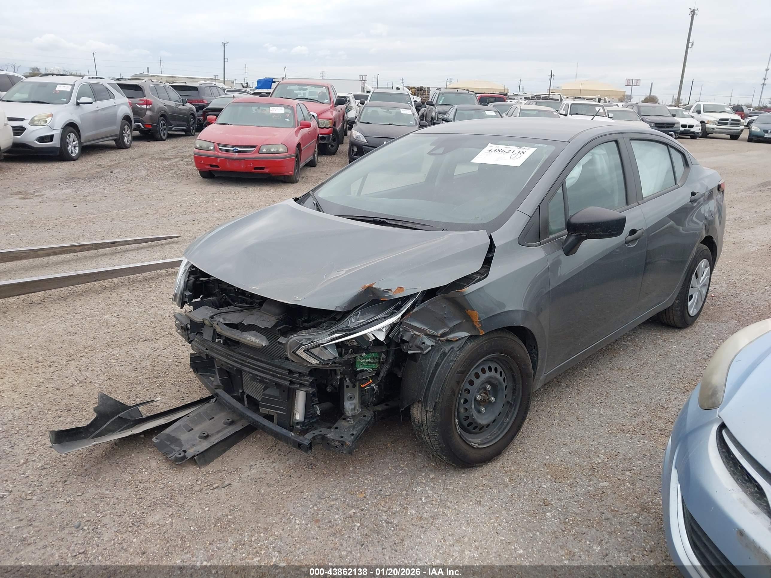 NISSAN VERSA image 2