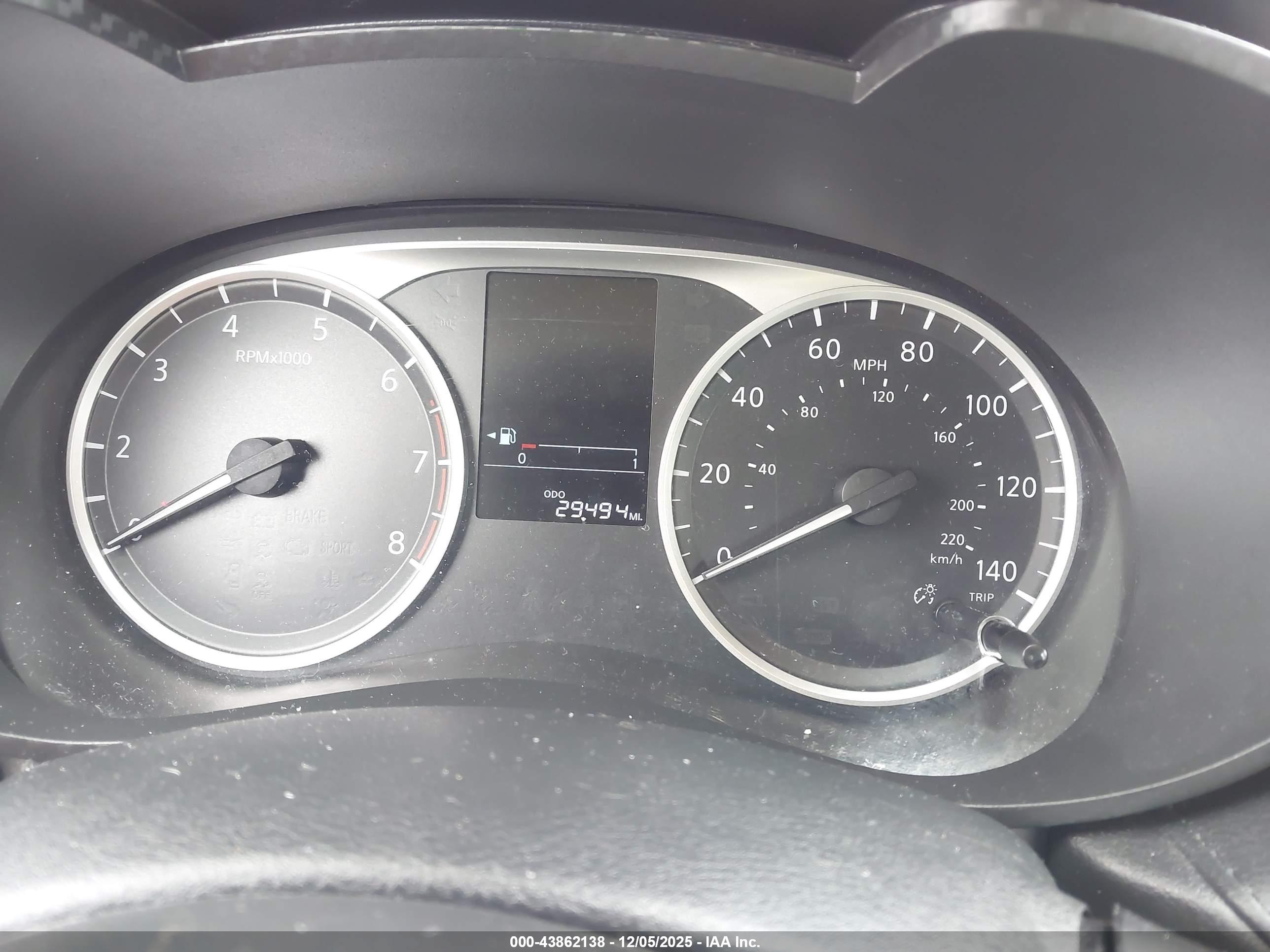 NISSAN VERSA image 7