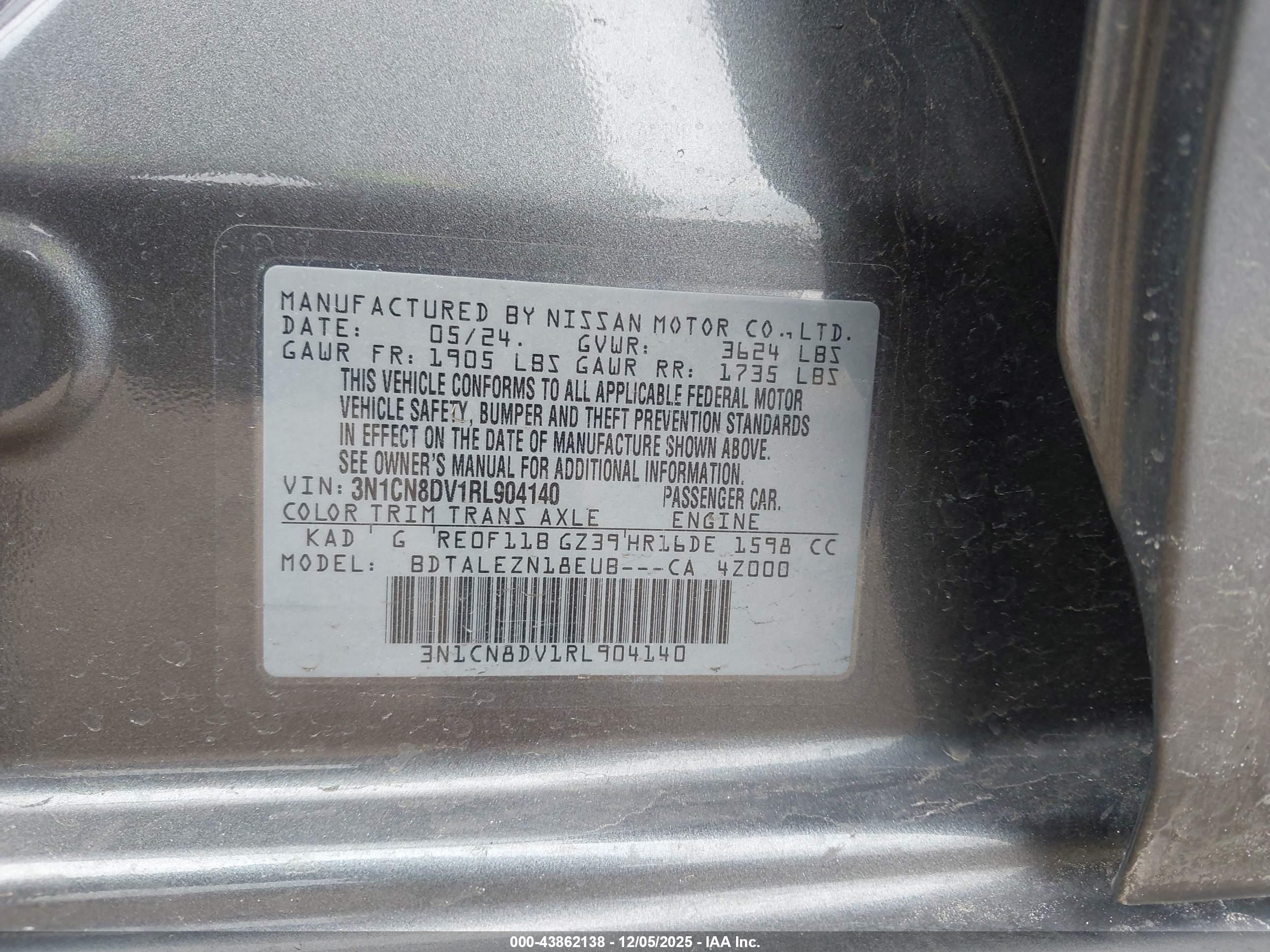 NISSAN VERSA image 9