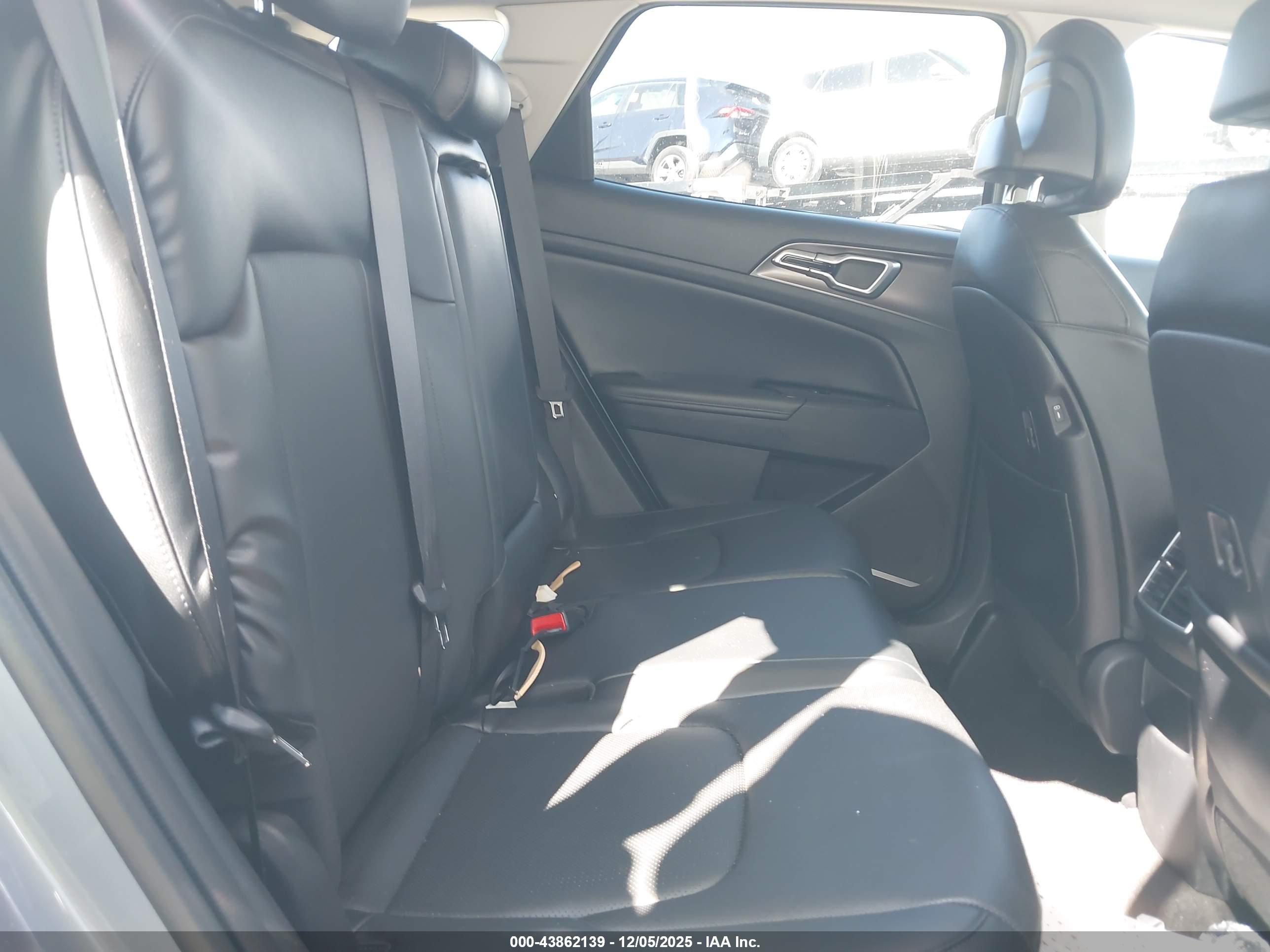 KIA SPORTAGE image 8