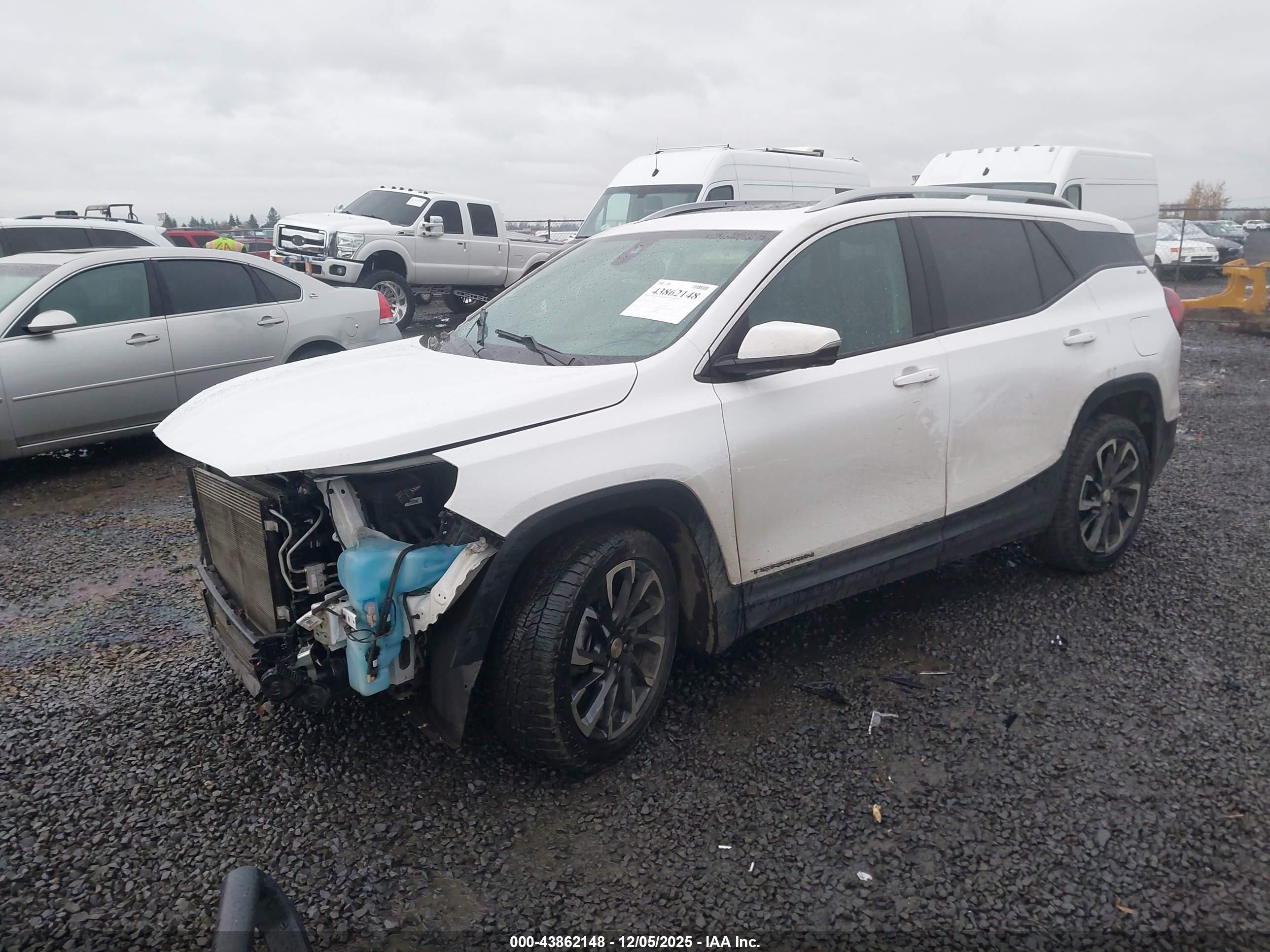 GMC TERRAIN image 2