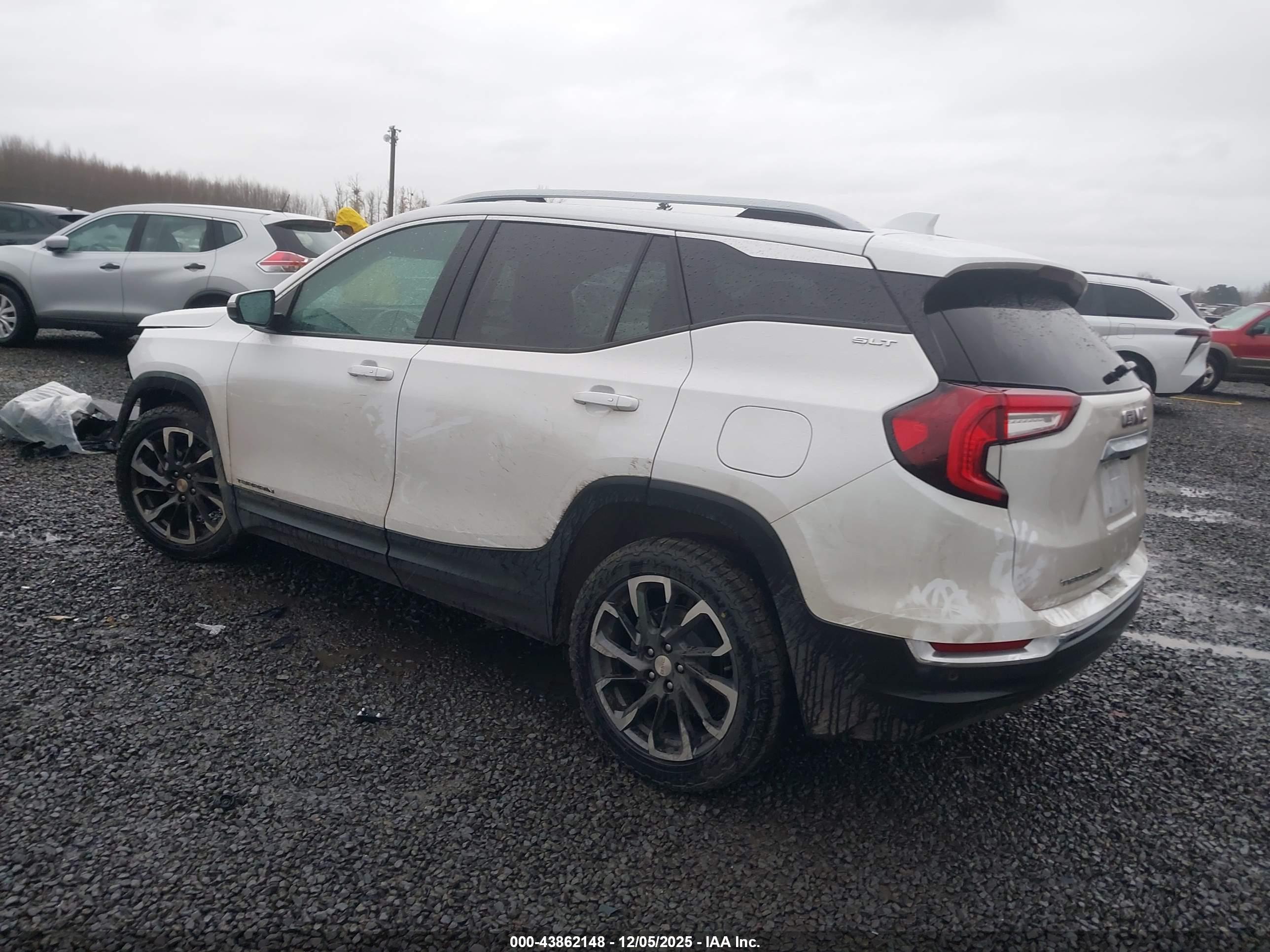 GMC TERRAIN image 3
