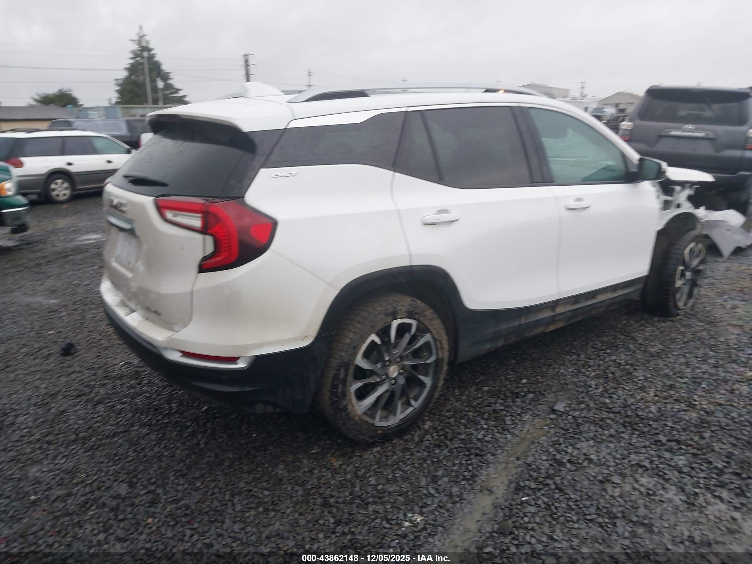 GMC TERRAIN image 4