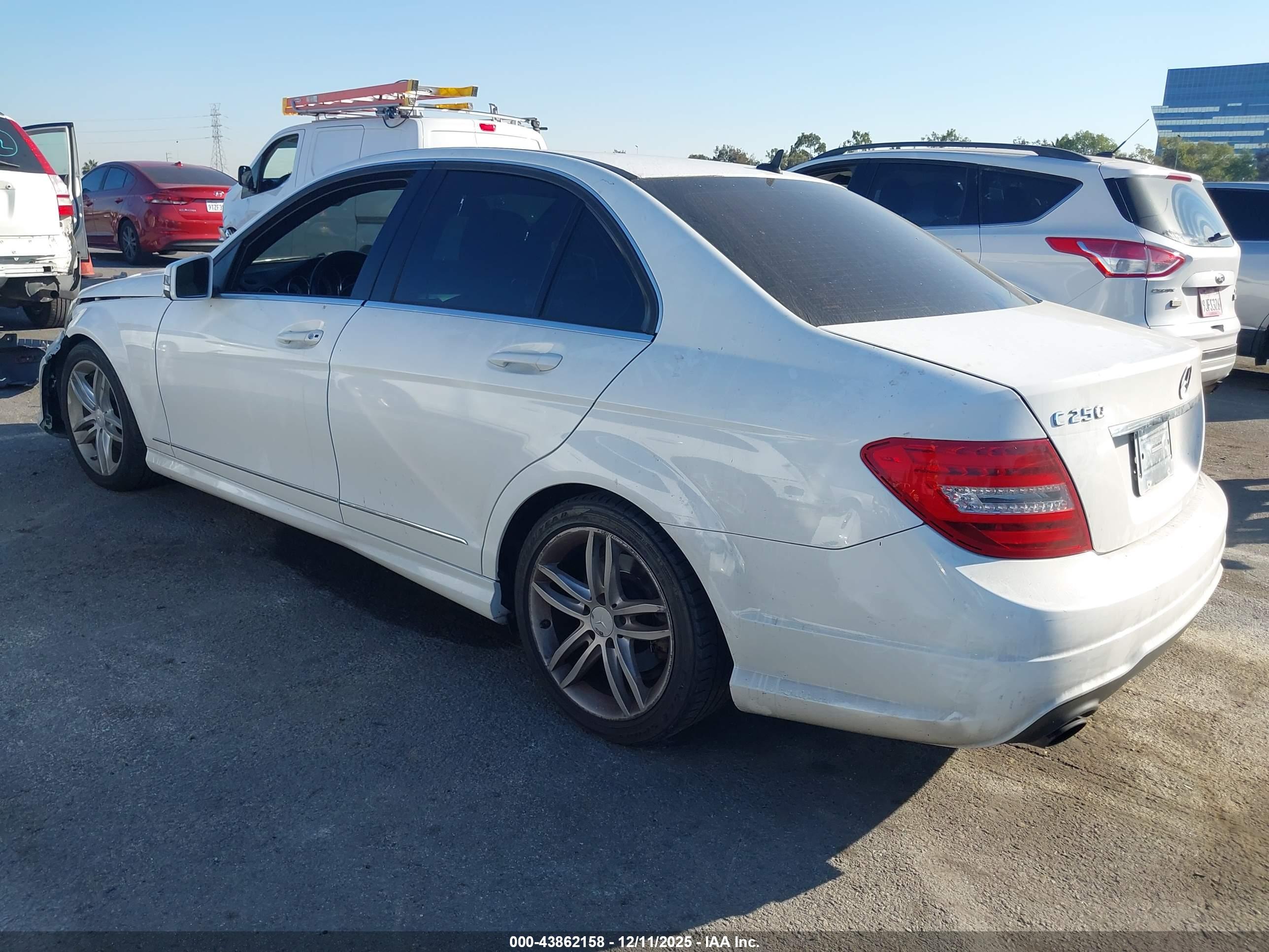 MERCEDES-BENZ C-CLASS image 3