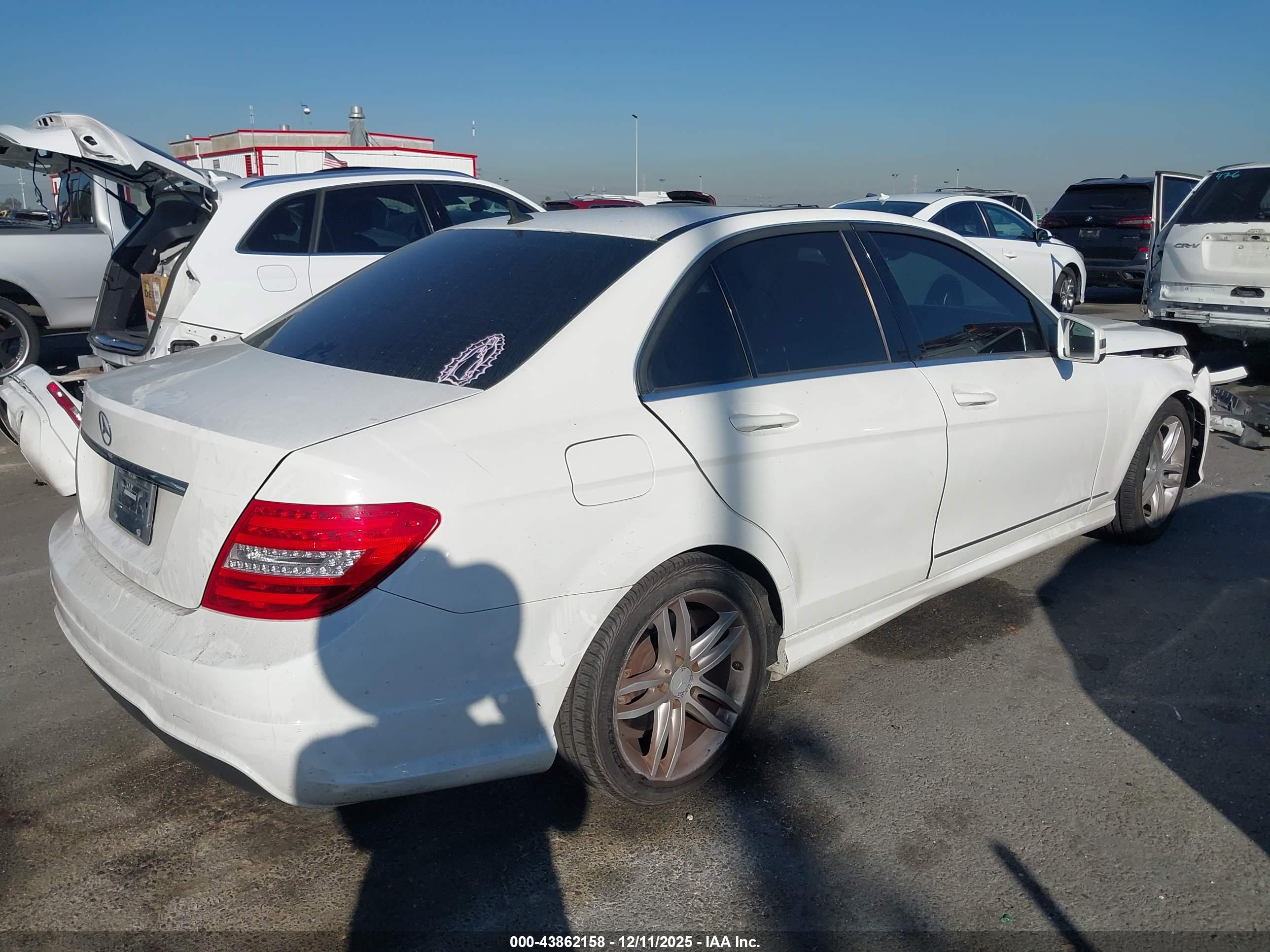 MERCEDES-BENZ C-CLASS image 4