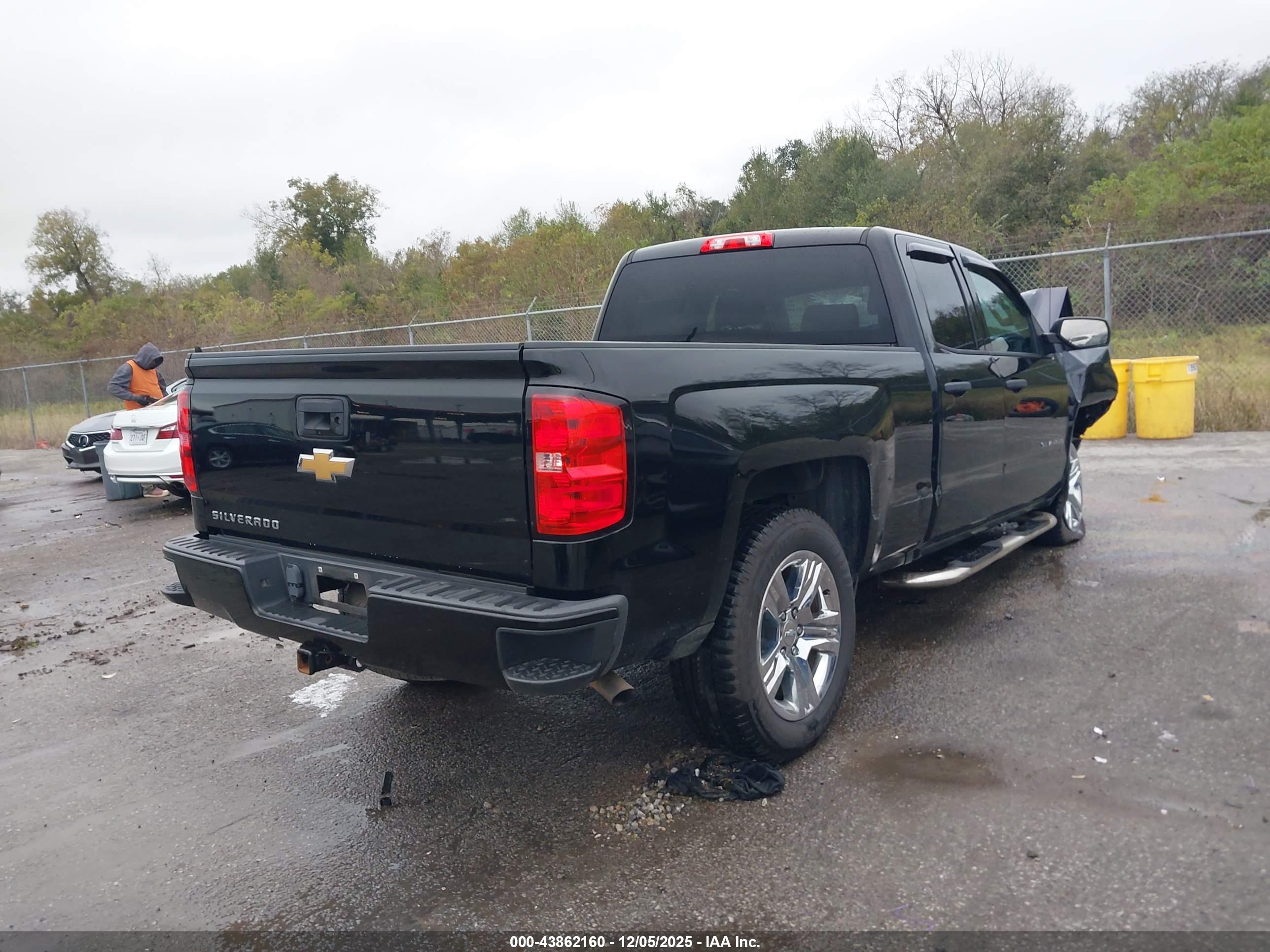 CHEVROLET SILVERADO image 4
