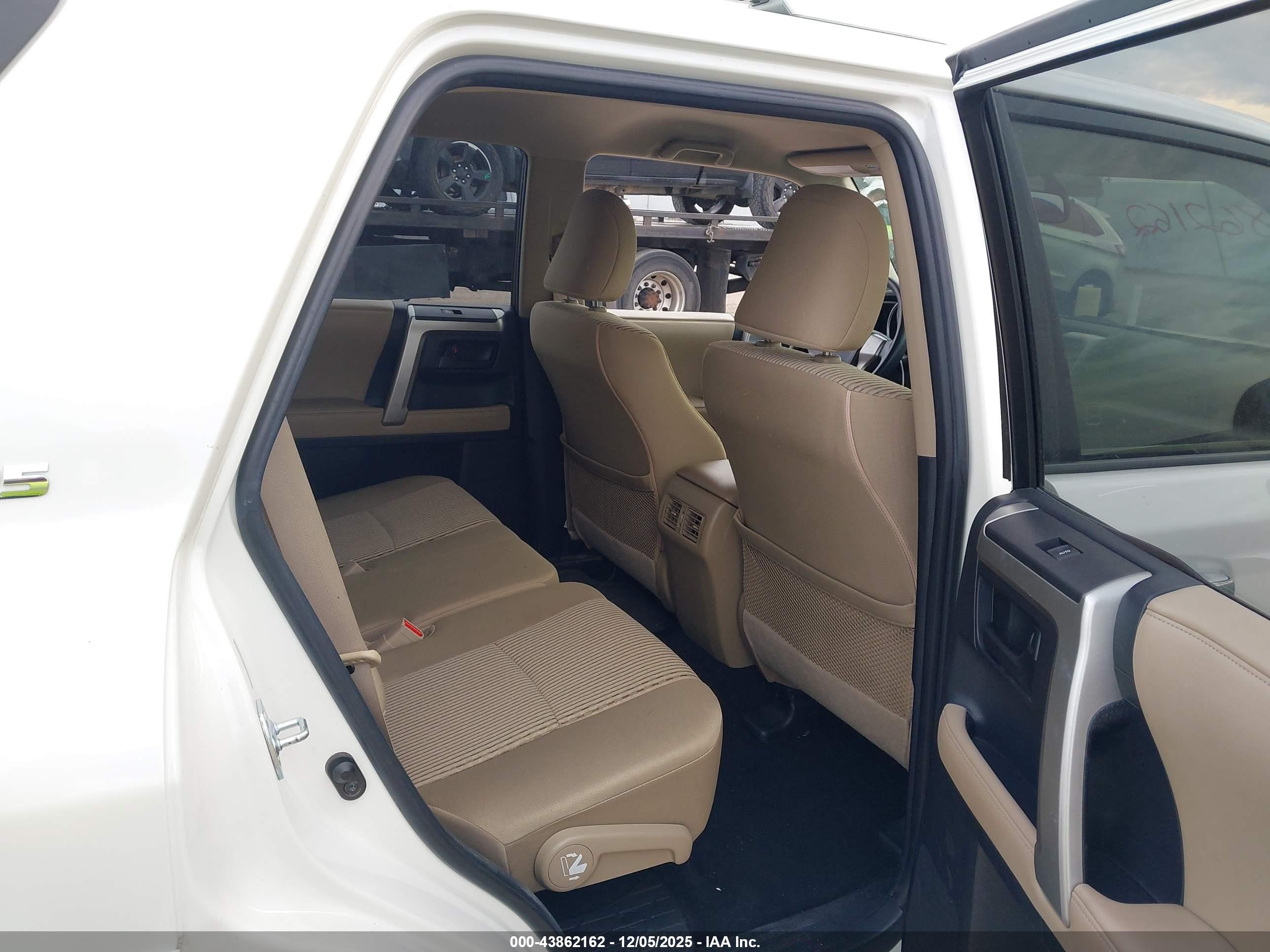 TOYOTA 4RUNNER image 8