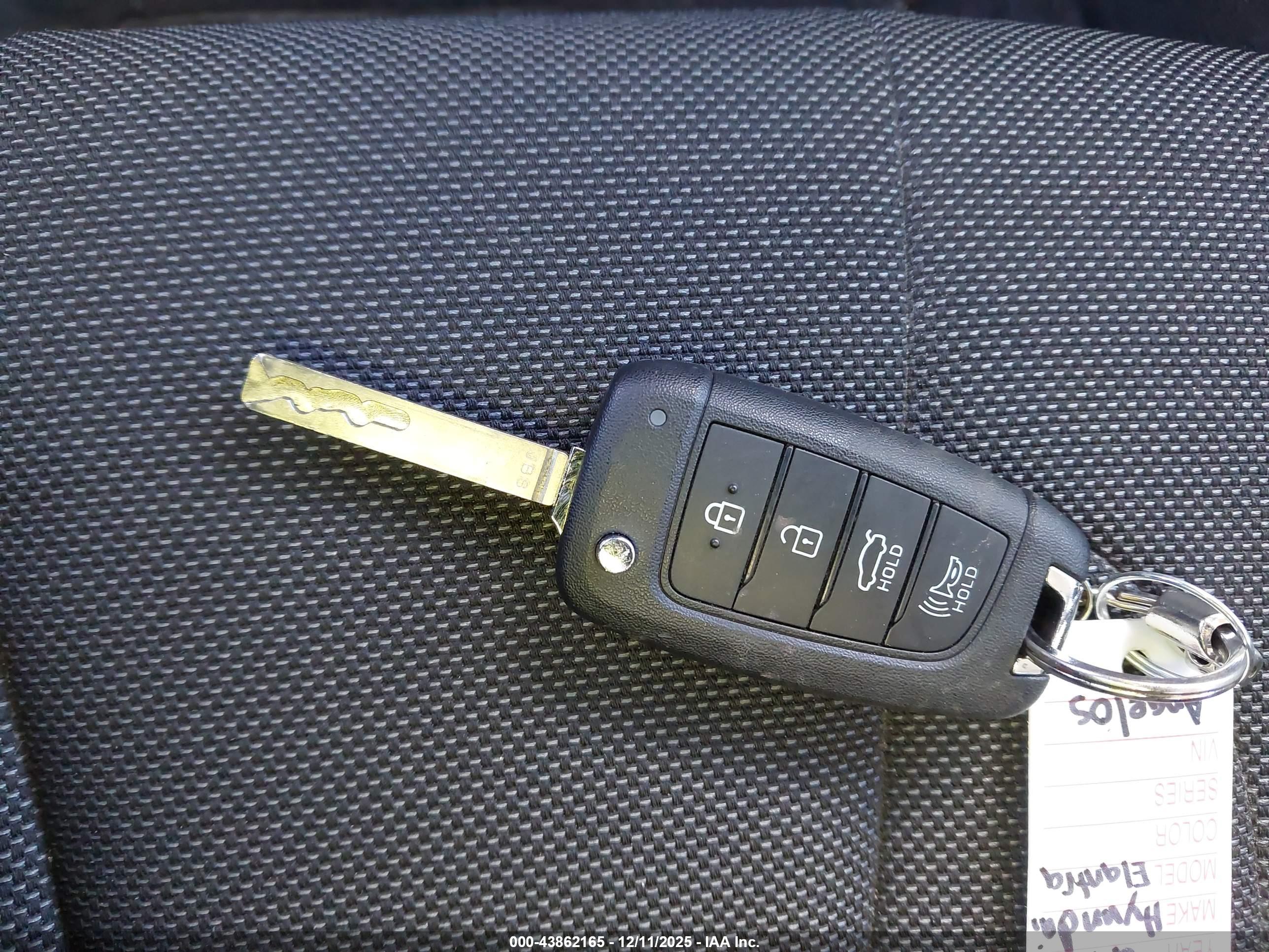 HYUNDAI ELANTRA image 11