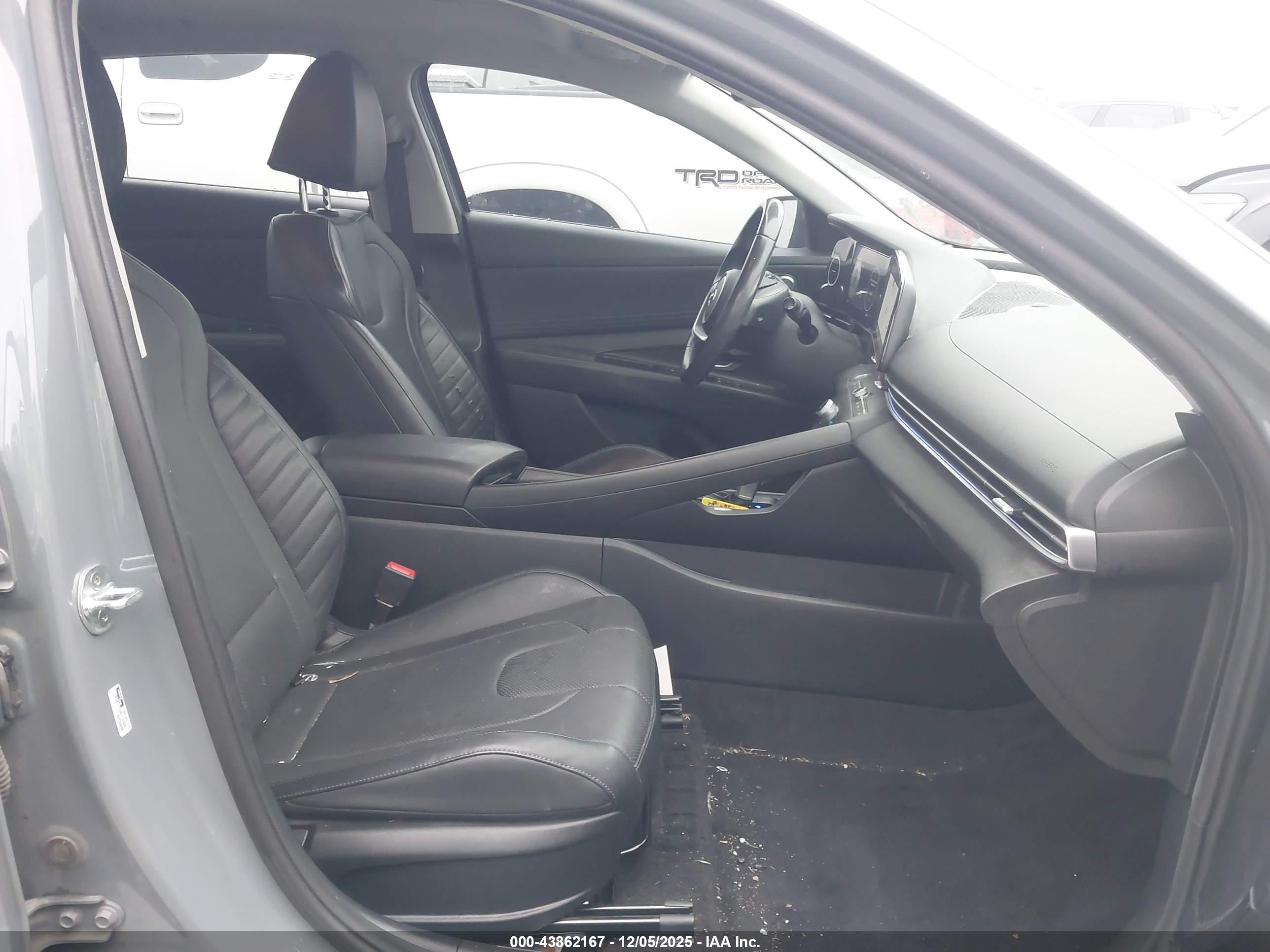 HYUNDAI ELANTRA image 5