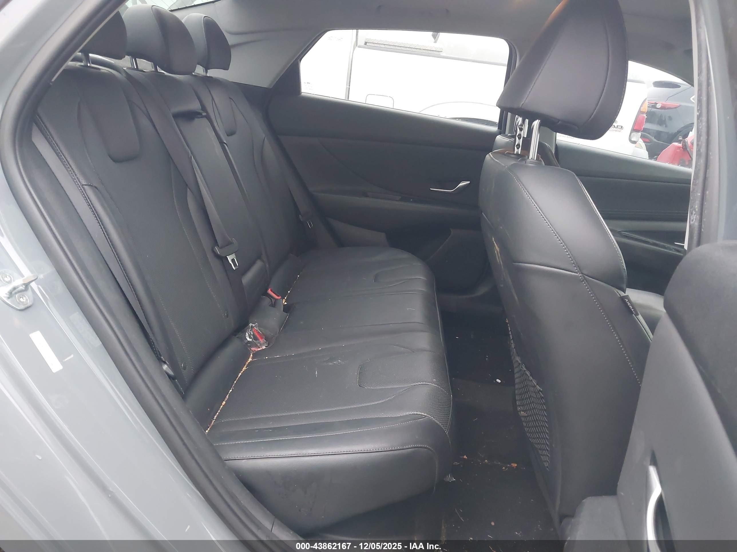 HYUNDAI ELANTRA image 8