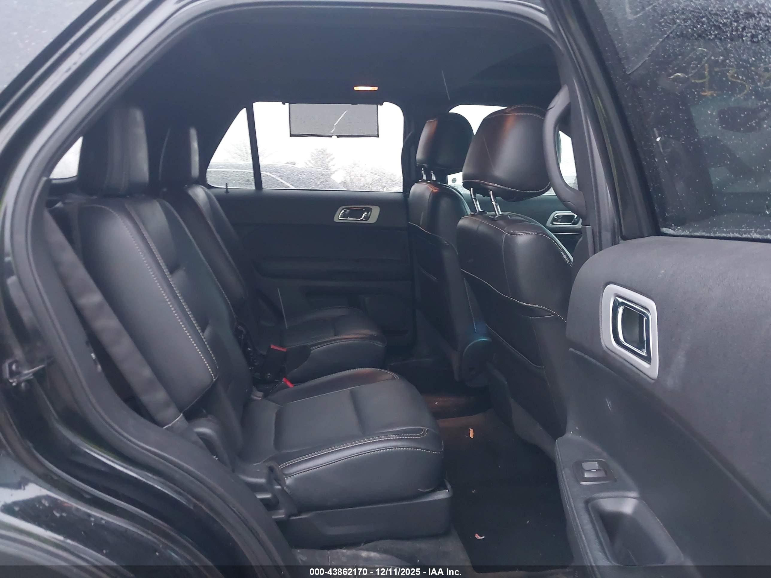 FORD EXPLORER image 8