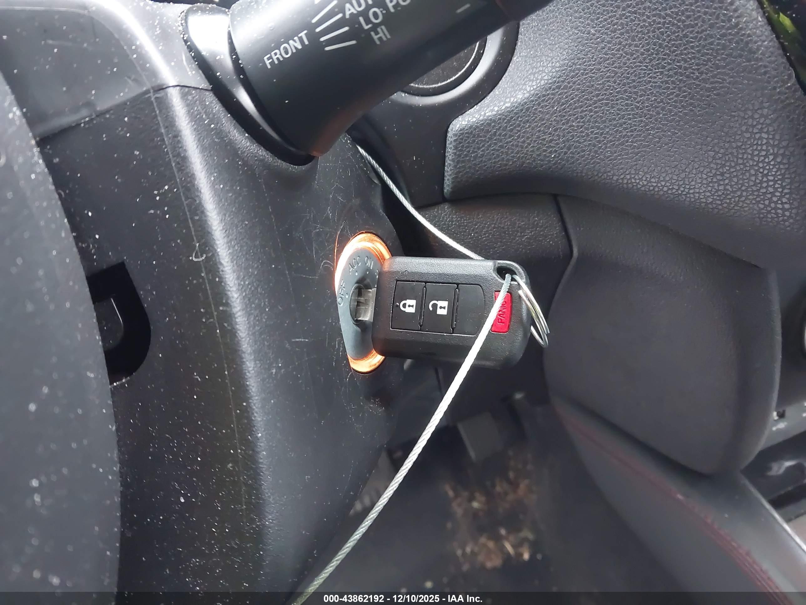 MITSUBISHI OUTLANDER image 11