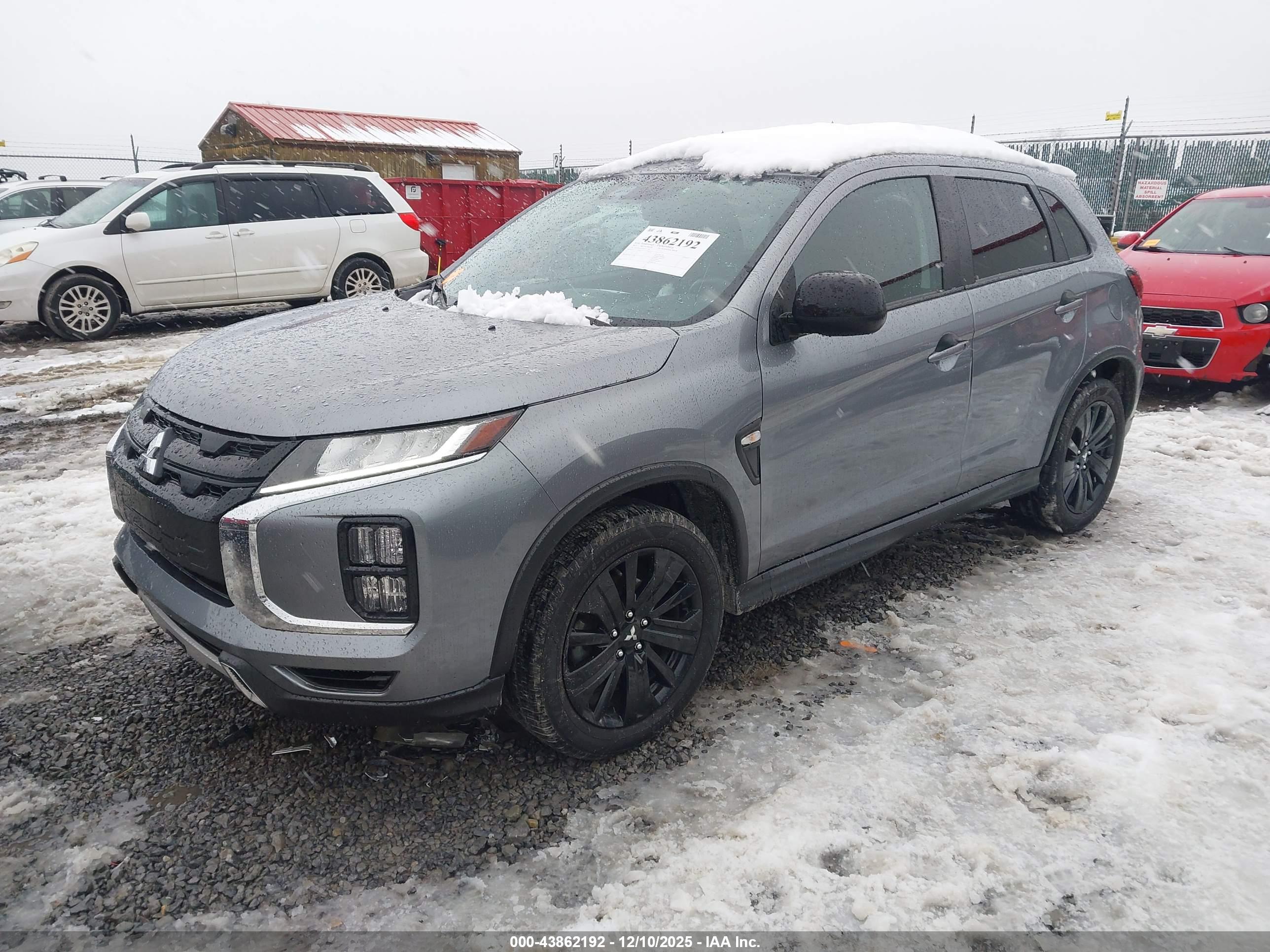MITSUBISHI OUTLANDER image 2