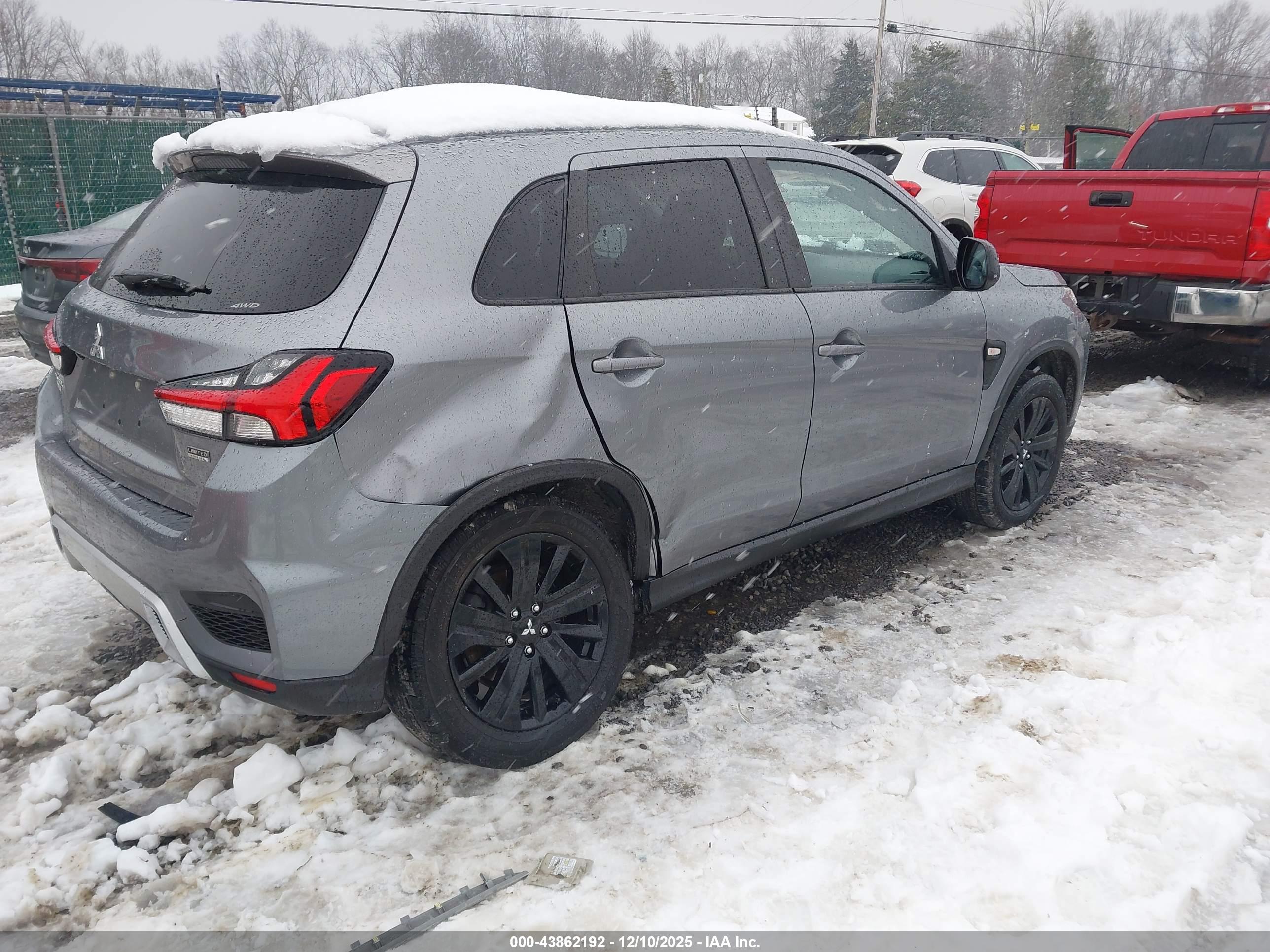 MITSUBISHI OUTLANDER image 4