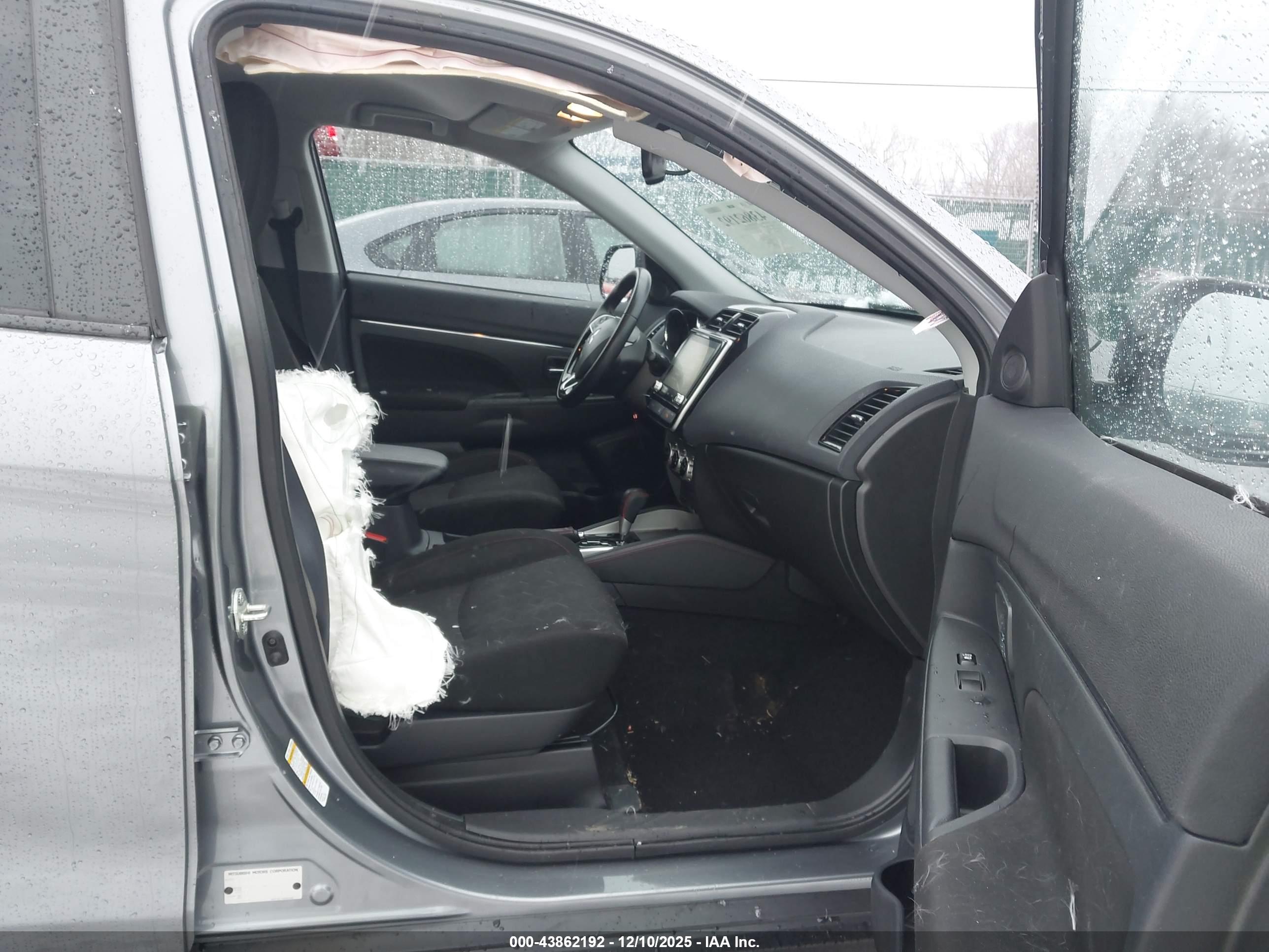MITSUBISHI OUTLANDER image 5