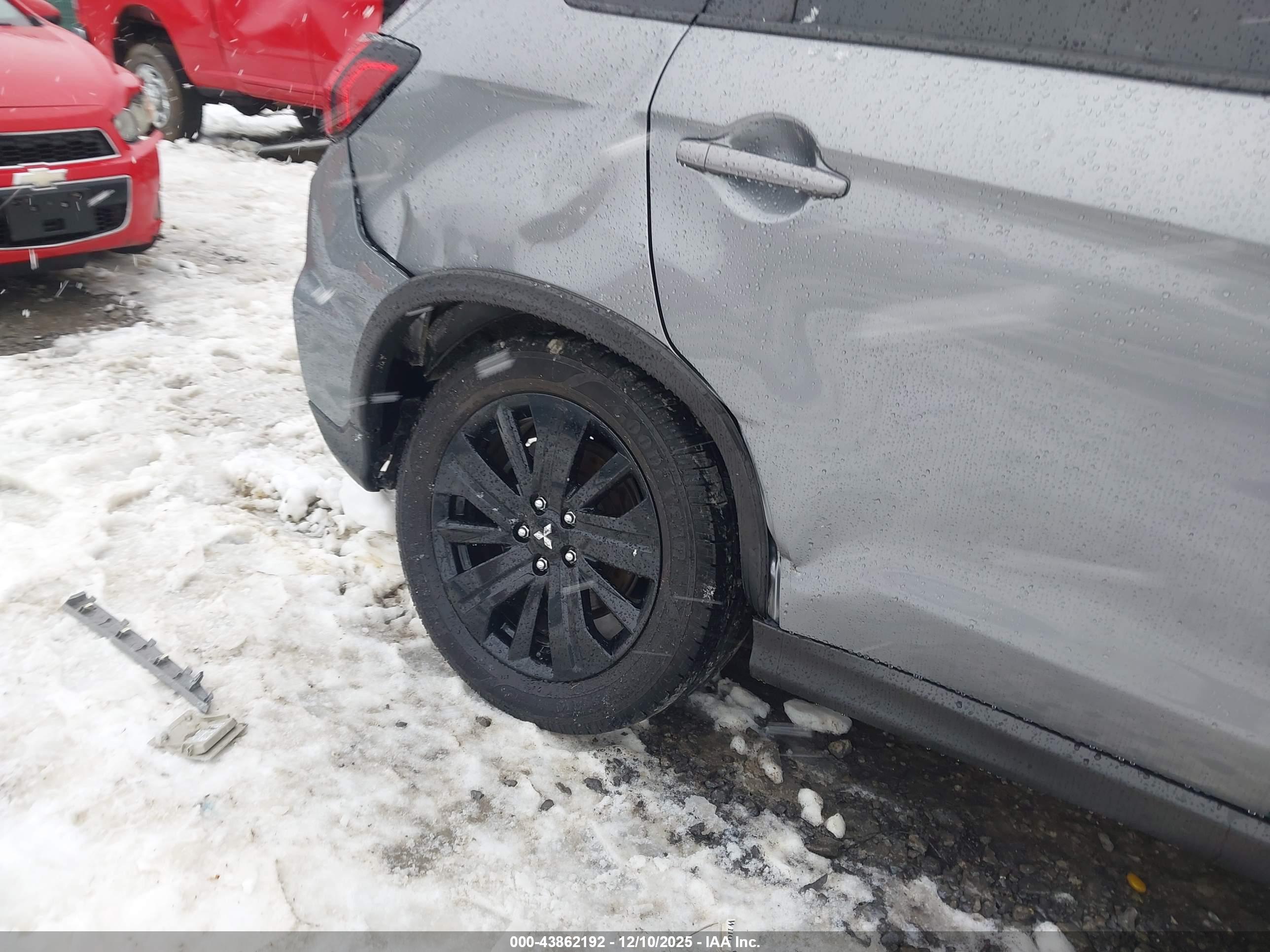 MITSUBISHI OUTLANDER image 6