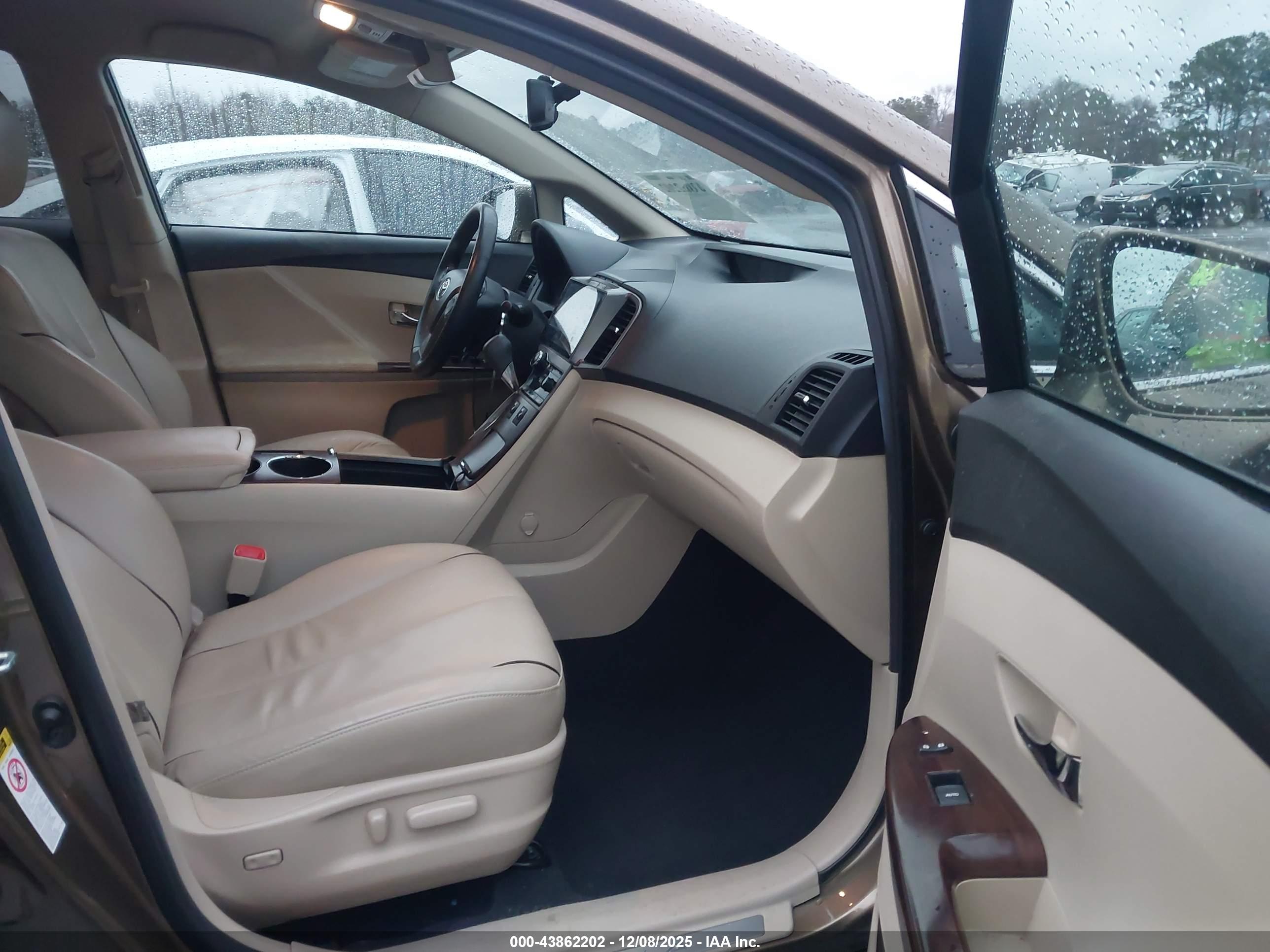 TOYOTA VENZA image 5