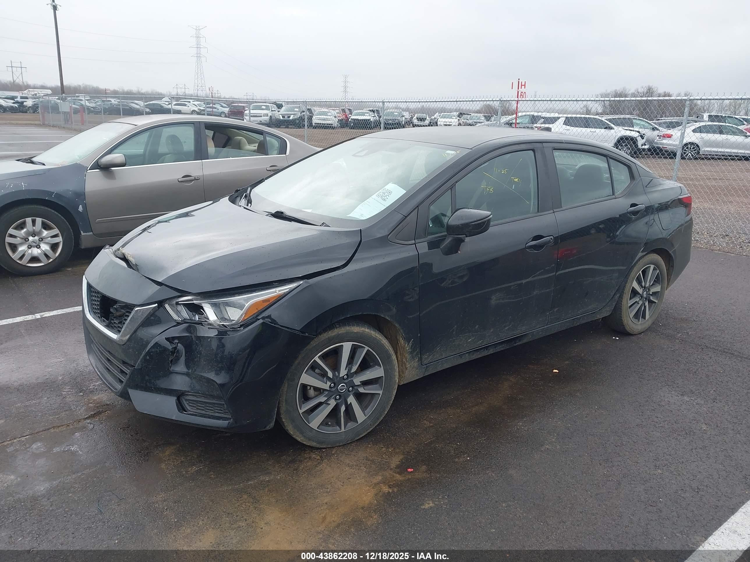 NISSAN VERSA image 2