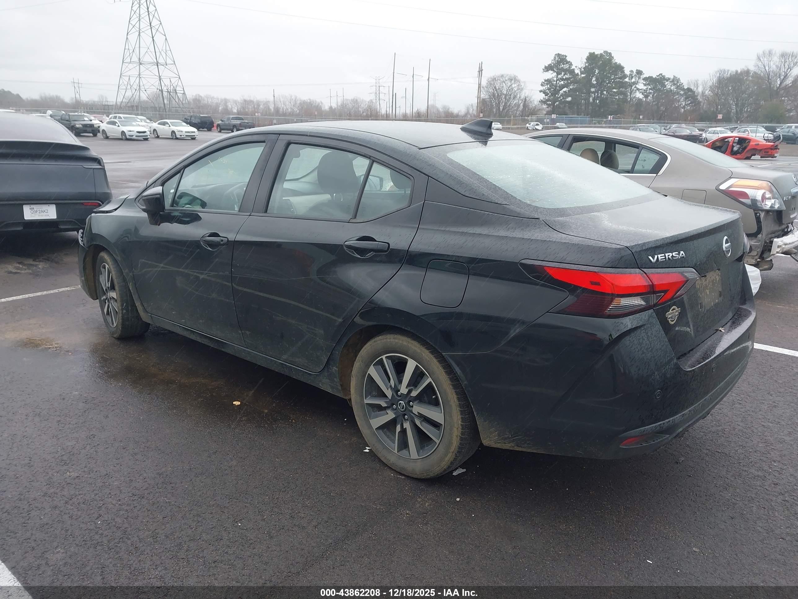 NISSAN VERSA image 3